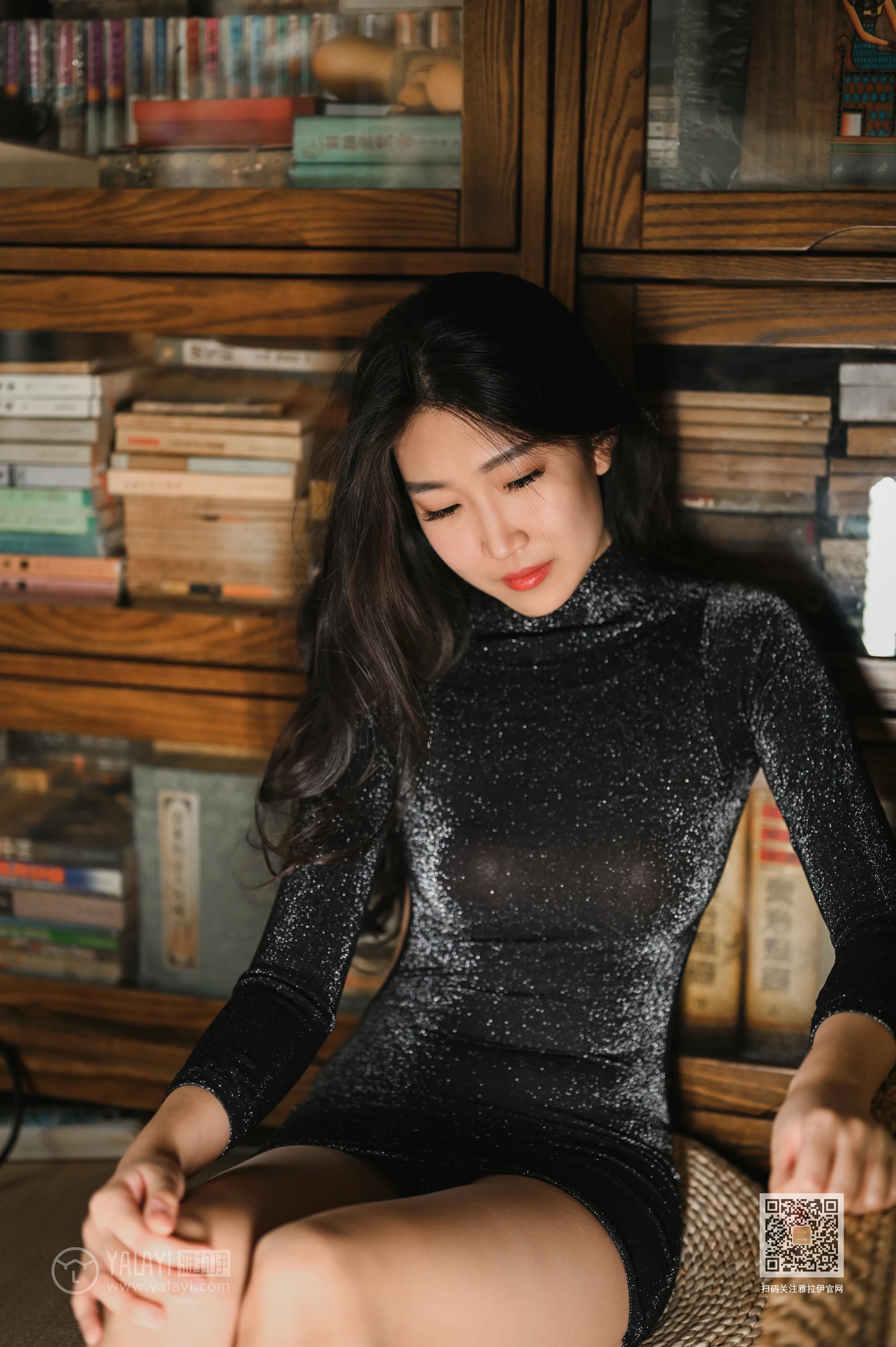 [YALAYI雅拉伊]Vol.567 玲珑 玫瑰 黑色紧身透视连衣裙性感私房写真集第13张