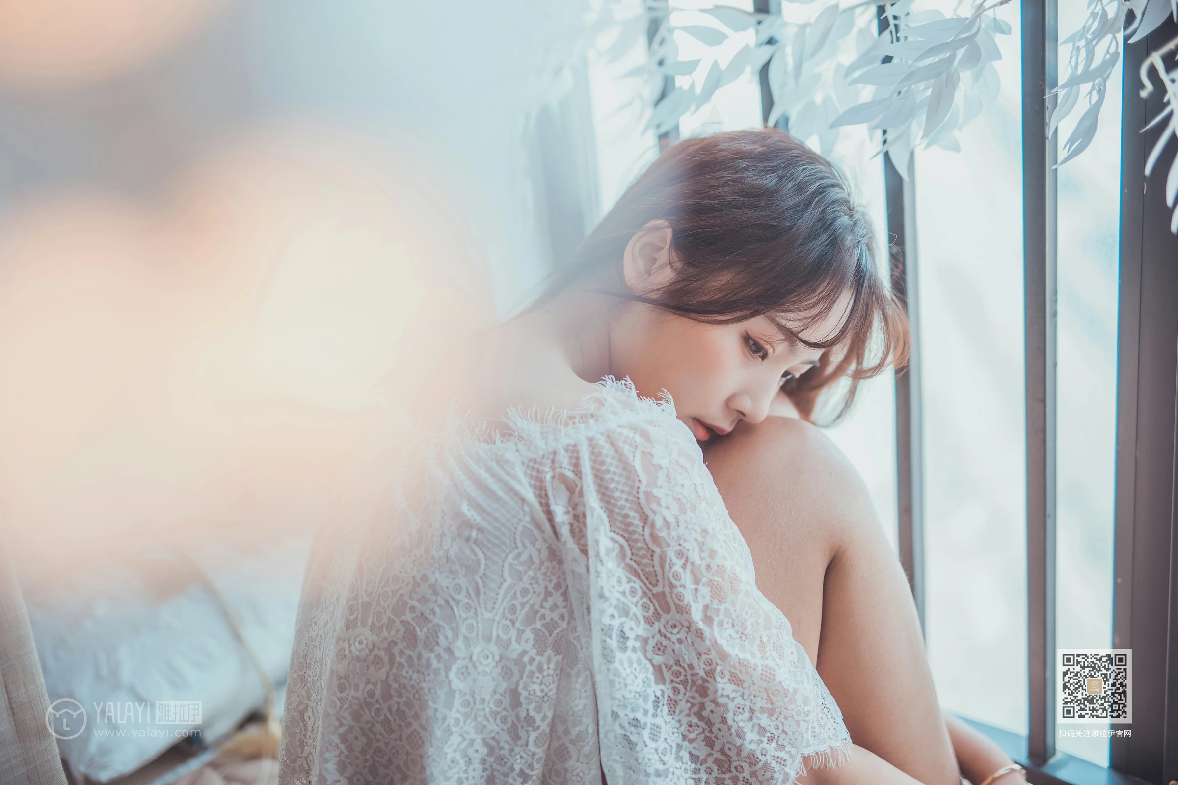 [YALAYI雅拉伊]Vol.588 清水有毒 唐芯 白色透视镂空上衣加短裤性感私房写真集第2张