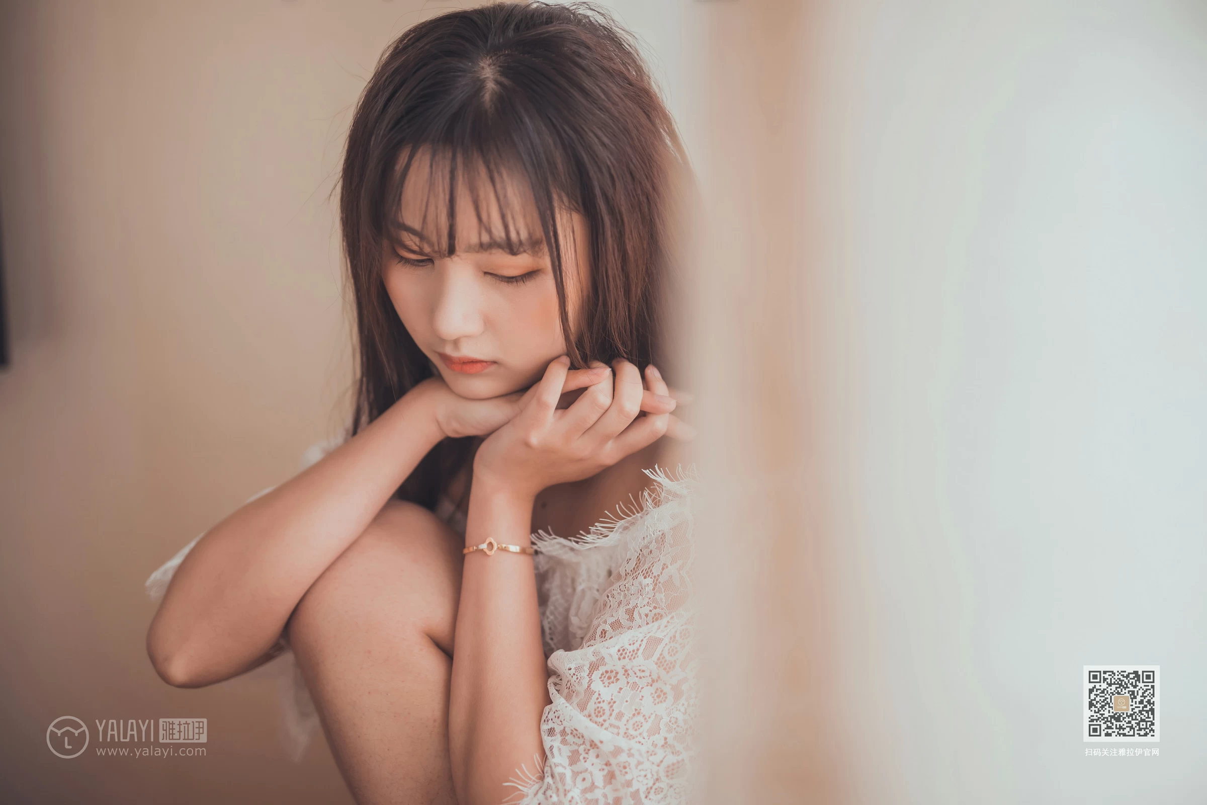 [YALAYI雅拉伊]Vol.588 清水有毒 唐芯 白色透视镂空上衣加短裤性感私房写真集第10张