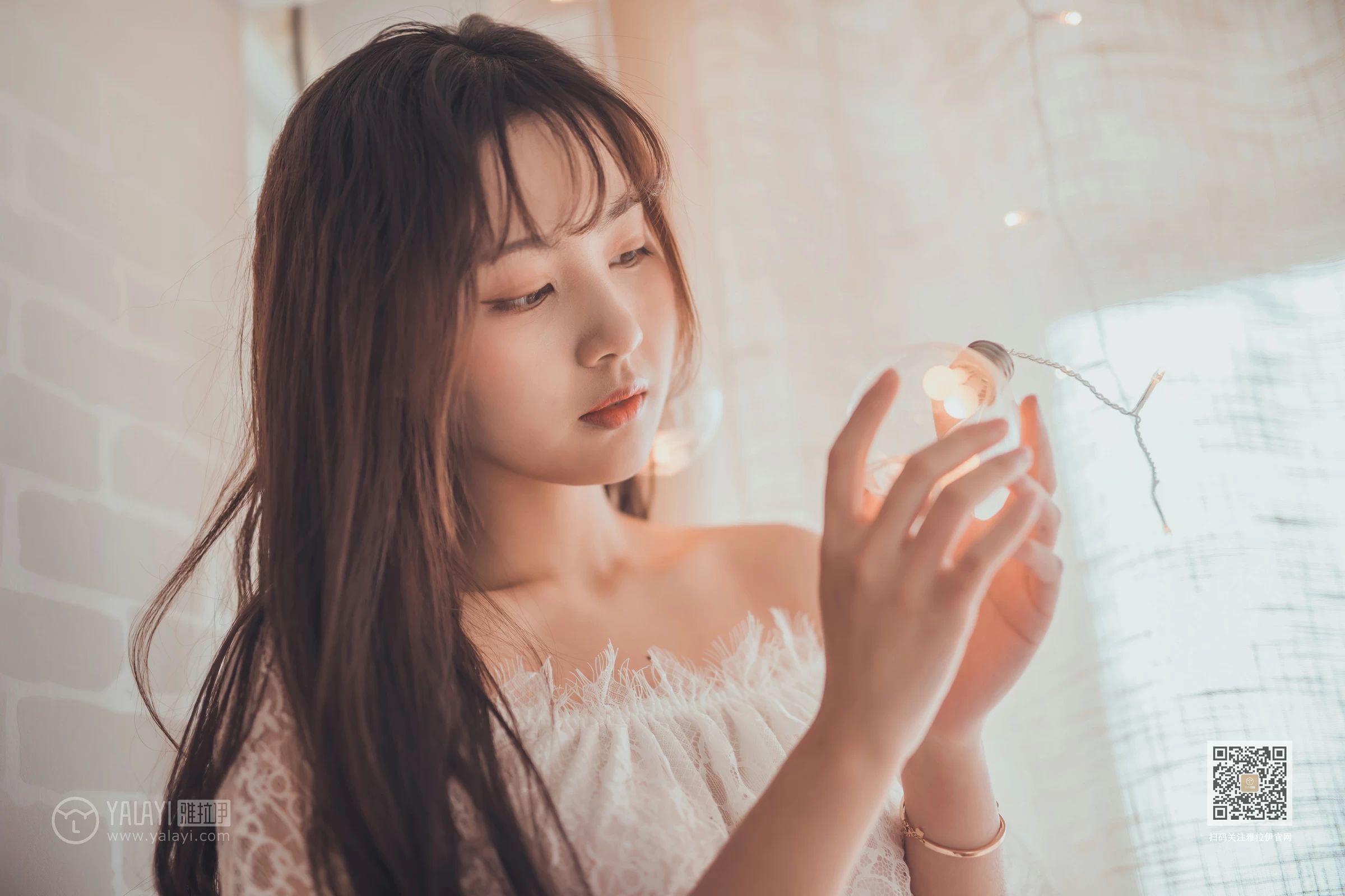 [YALAYI雅拉伊]Vol.588 清水有毒 唐芯 白色透视镂空上衣加短裤性感私房写真集第11张