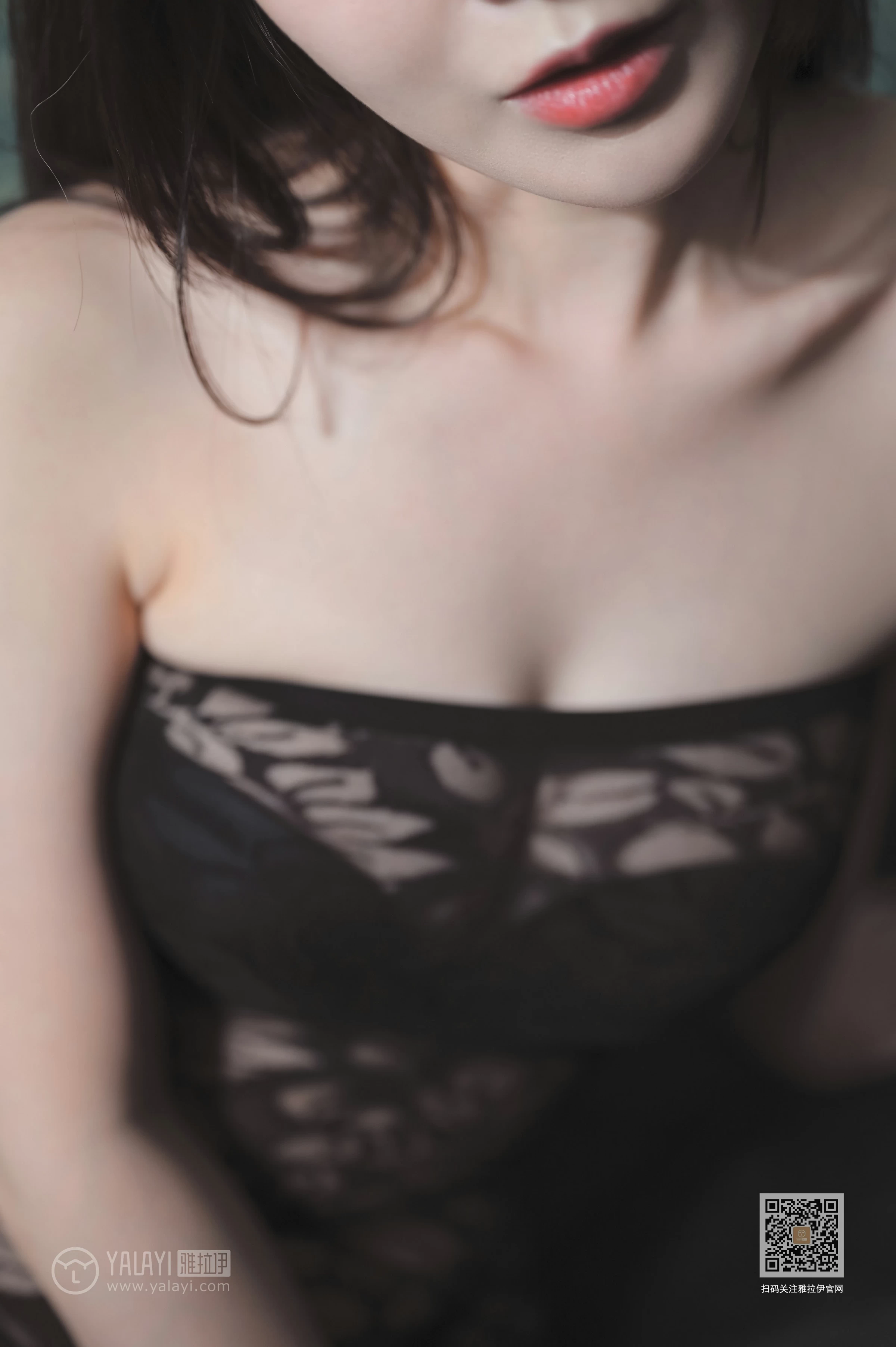 [YALAYI雅拉伊]NO.608 《怪你过份撩人》 斯雯 黑色紧身透视抹胸裙性感私房写真集第7张
