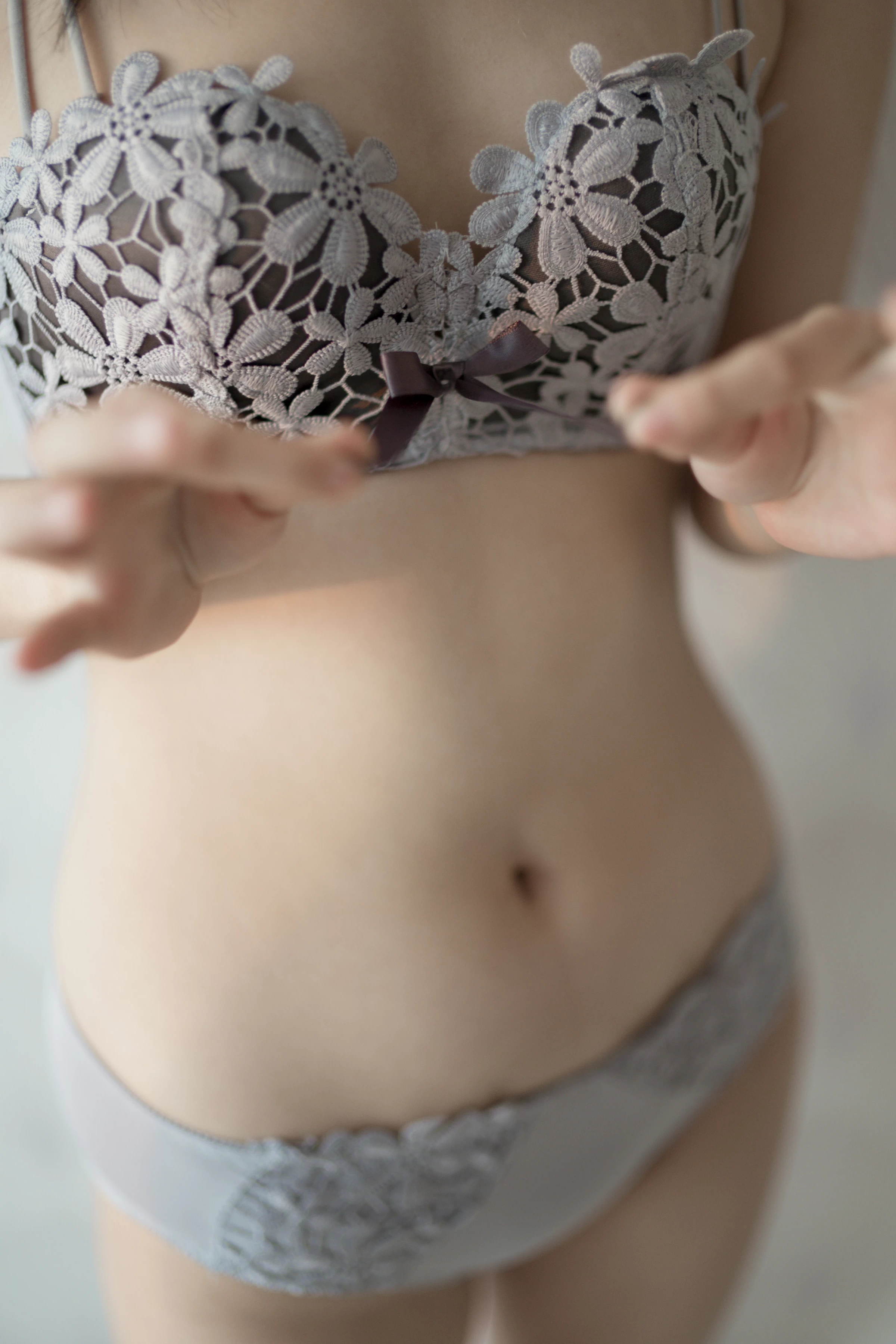 [YALAYI雅拉伊]NO.619 《无瑕》 含嫣 灰色蕾丝内衣性感私房写真集第9张