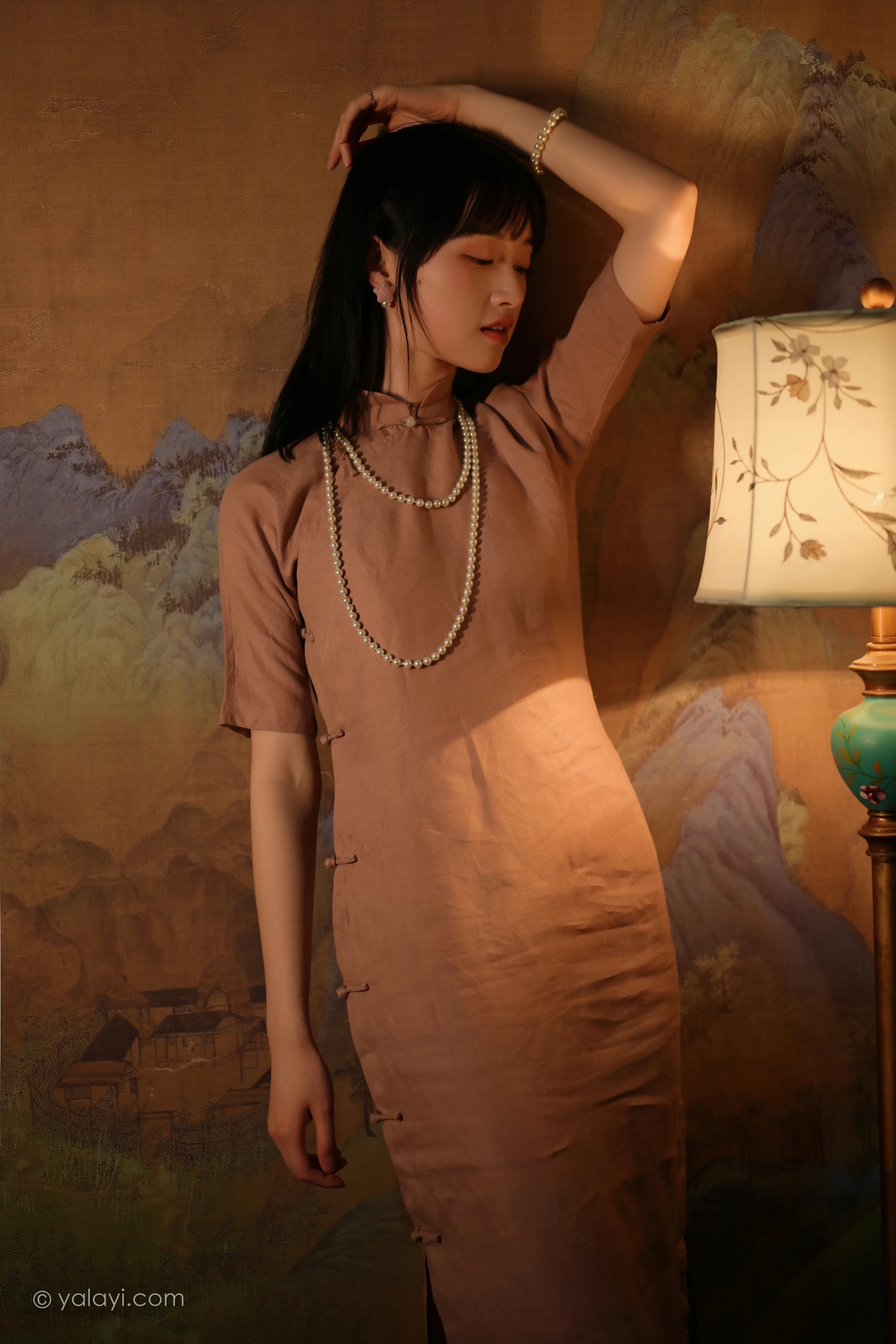 [YALAYI雅拉伊]2022.01.19 深夜的灯光 京京 粉色宽松旗袍裙民国风写真第10张