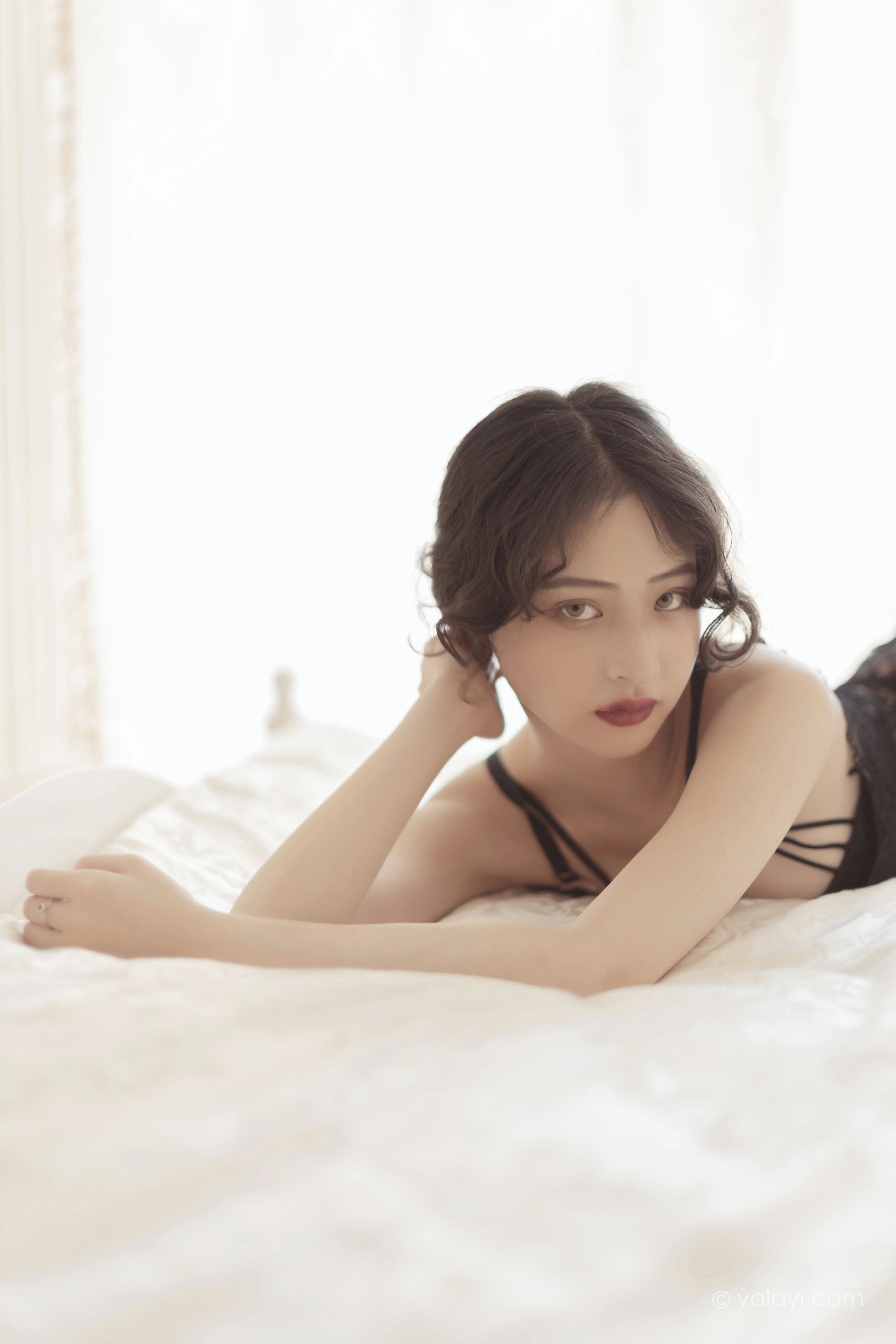 [YALAYI雅拉伊]NO.796 万人迷 西子 黑色蕾丝内衣加情趣渔网袜性感私房写真集第4张