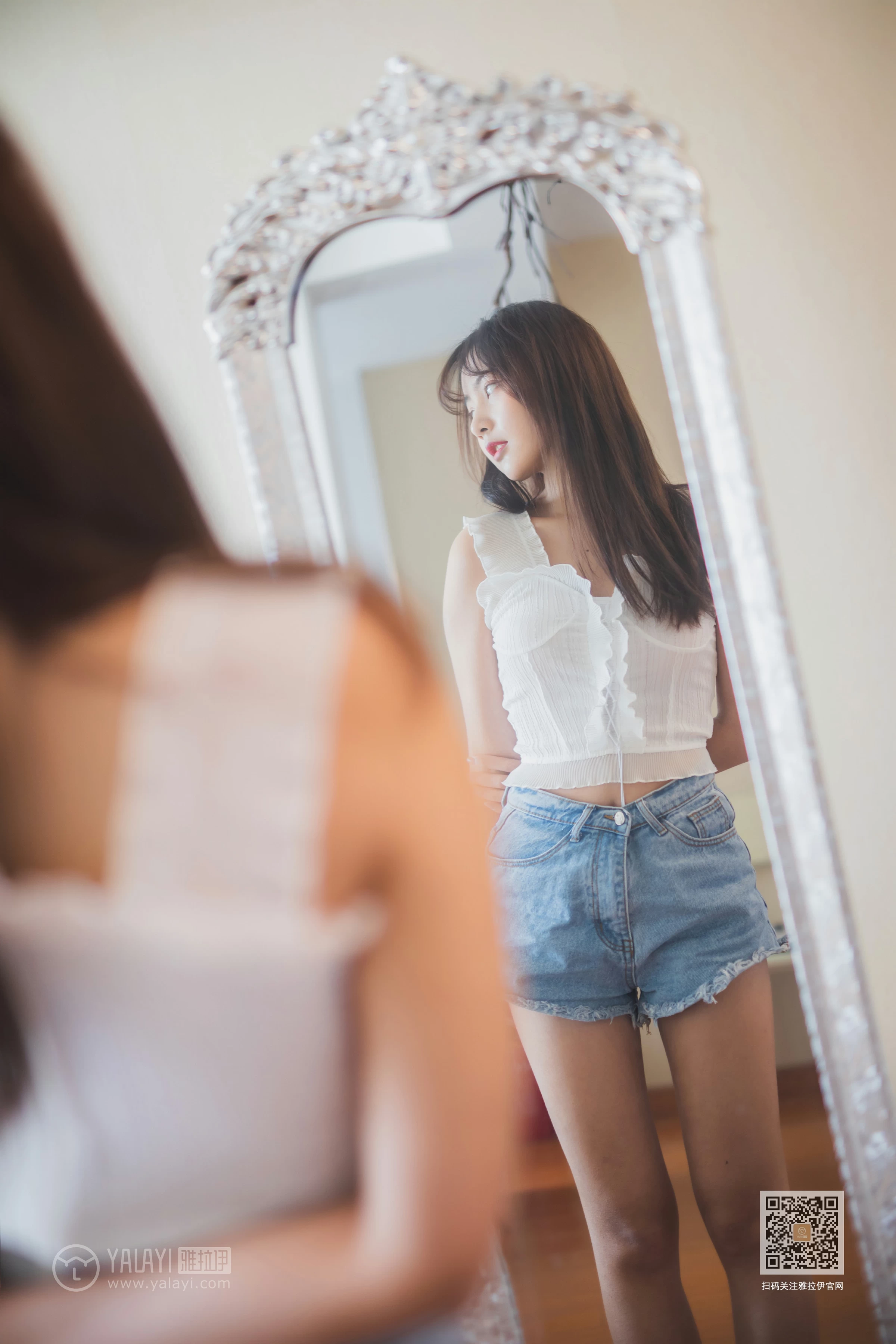 [YALAYI雅拉伊]NO.627 《试衣间》 唐芯 白色蕾丝背心加牛仔热裤性感私房写真集第11张