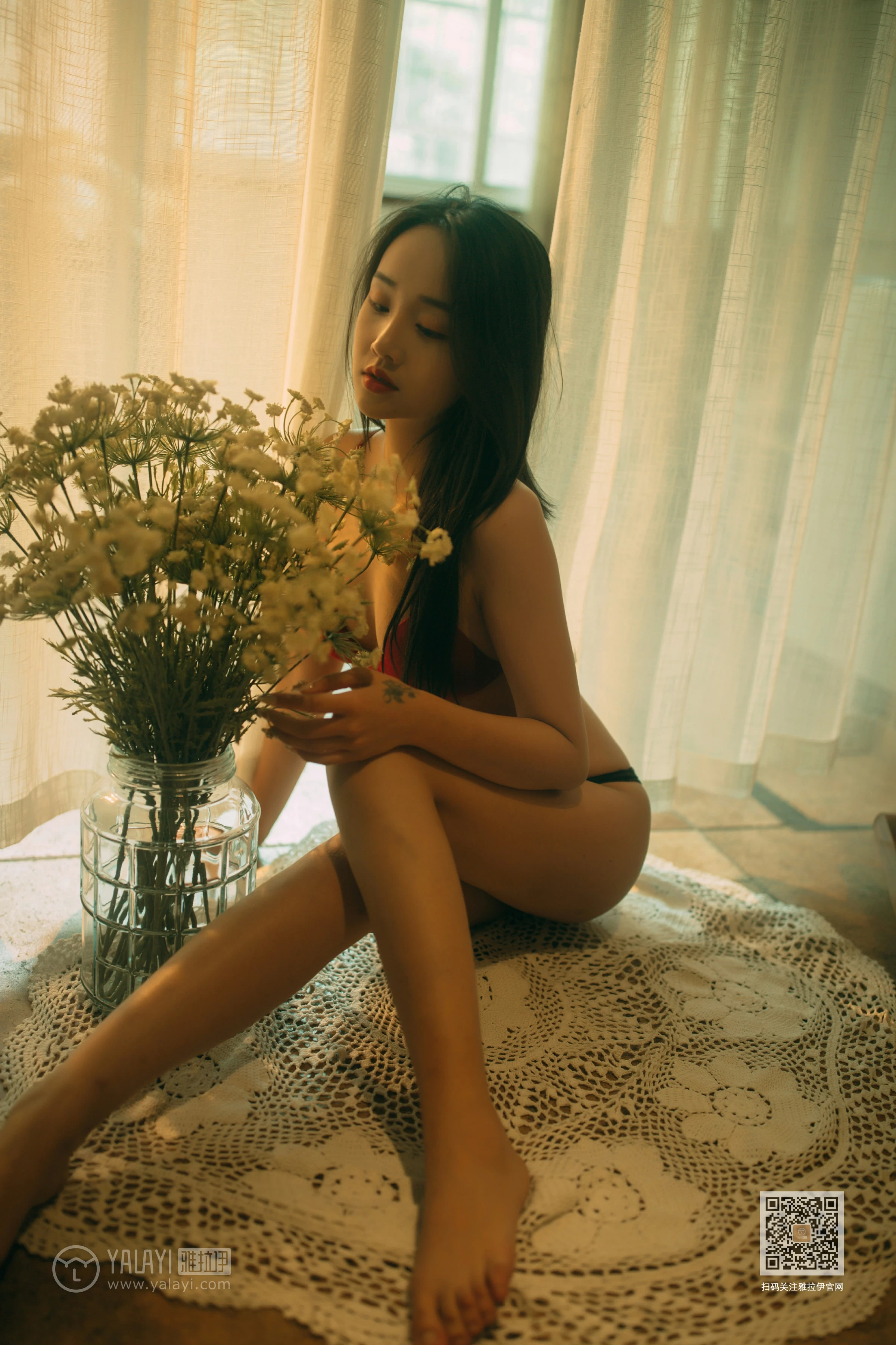 [YALAYI雅拉伊]NO.630 《华灯初上》 优优 白色透视衬衫加红色内衣性感私房写真集第14张
