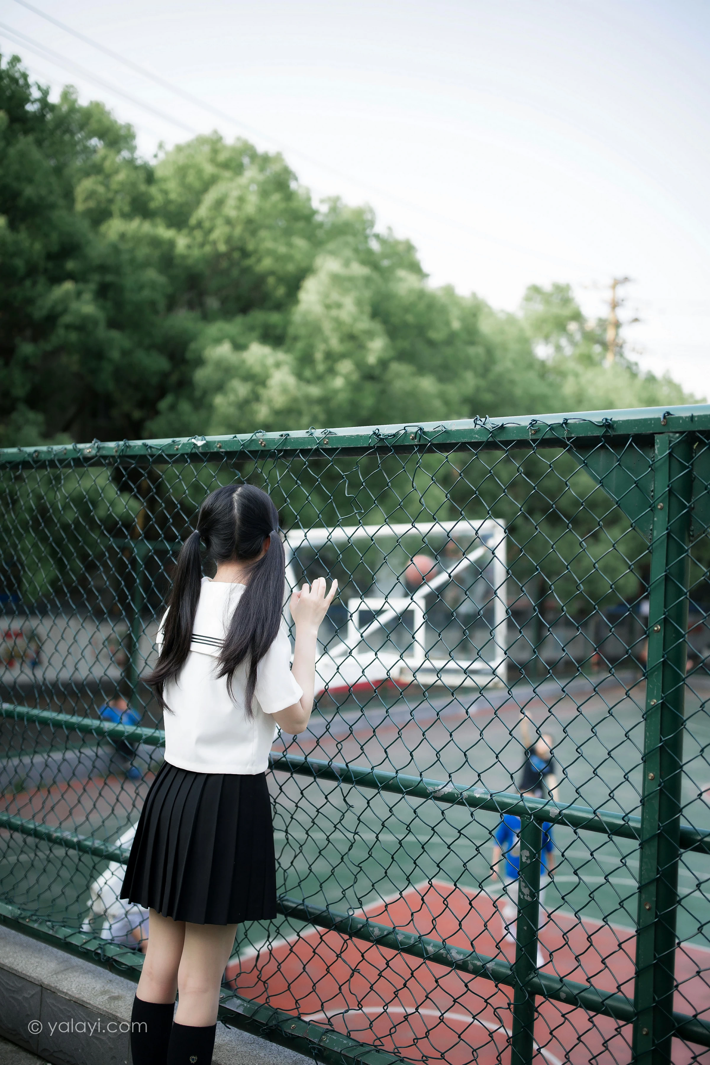 [YALAYI雅拉伊]NO.671 《放学一起走》 妙妙 JK水手制服与短裙加黑丝美腿写真第9张