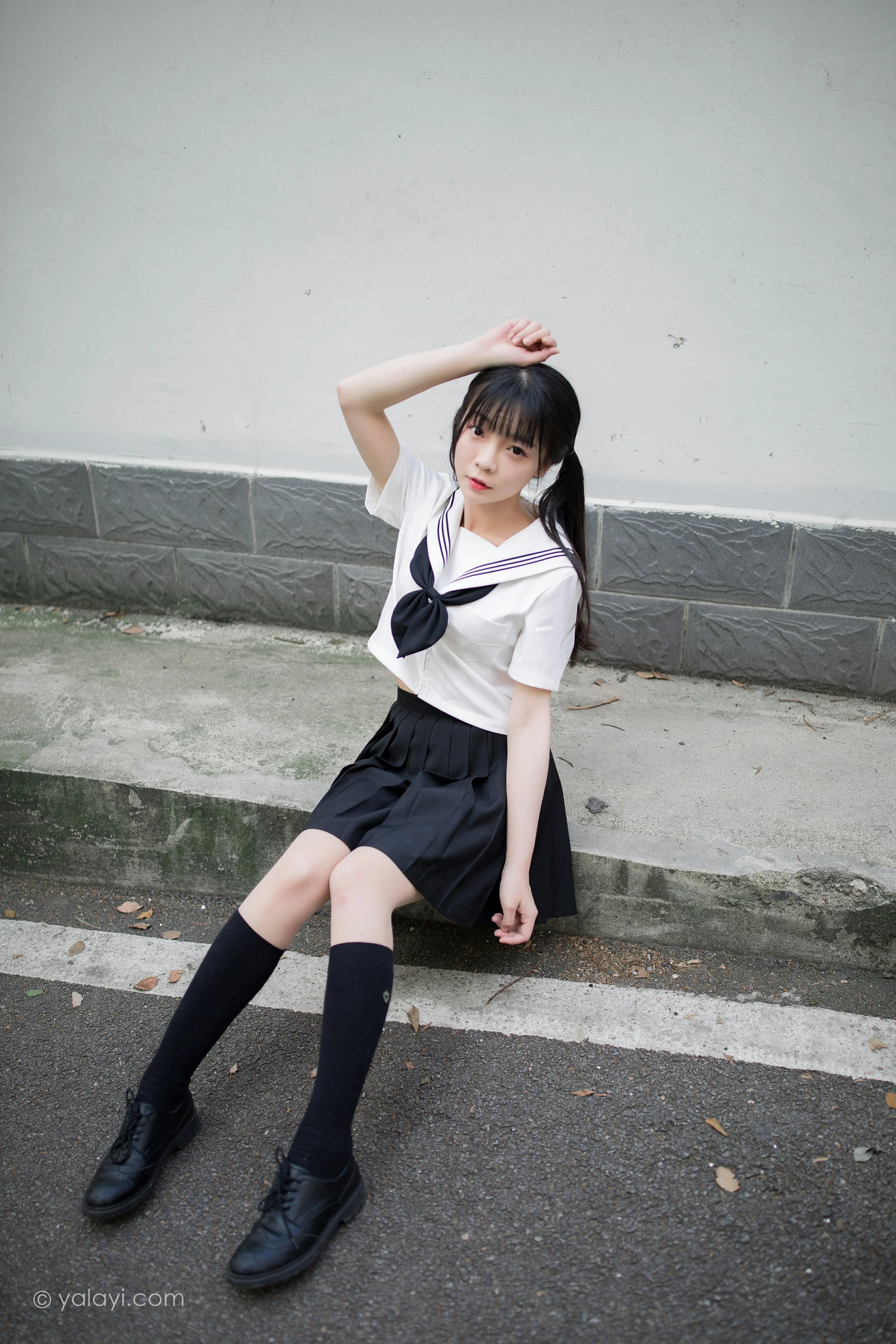 [YALAYI雅拉伊]NO.671 《放学一起走》 妙妙 JK水手制服与短裙加黑丝美腿写真第12张