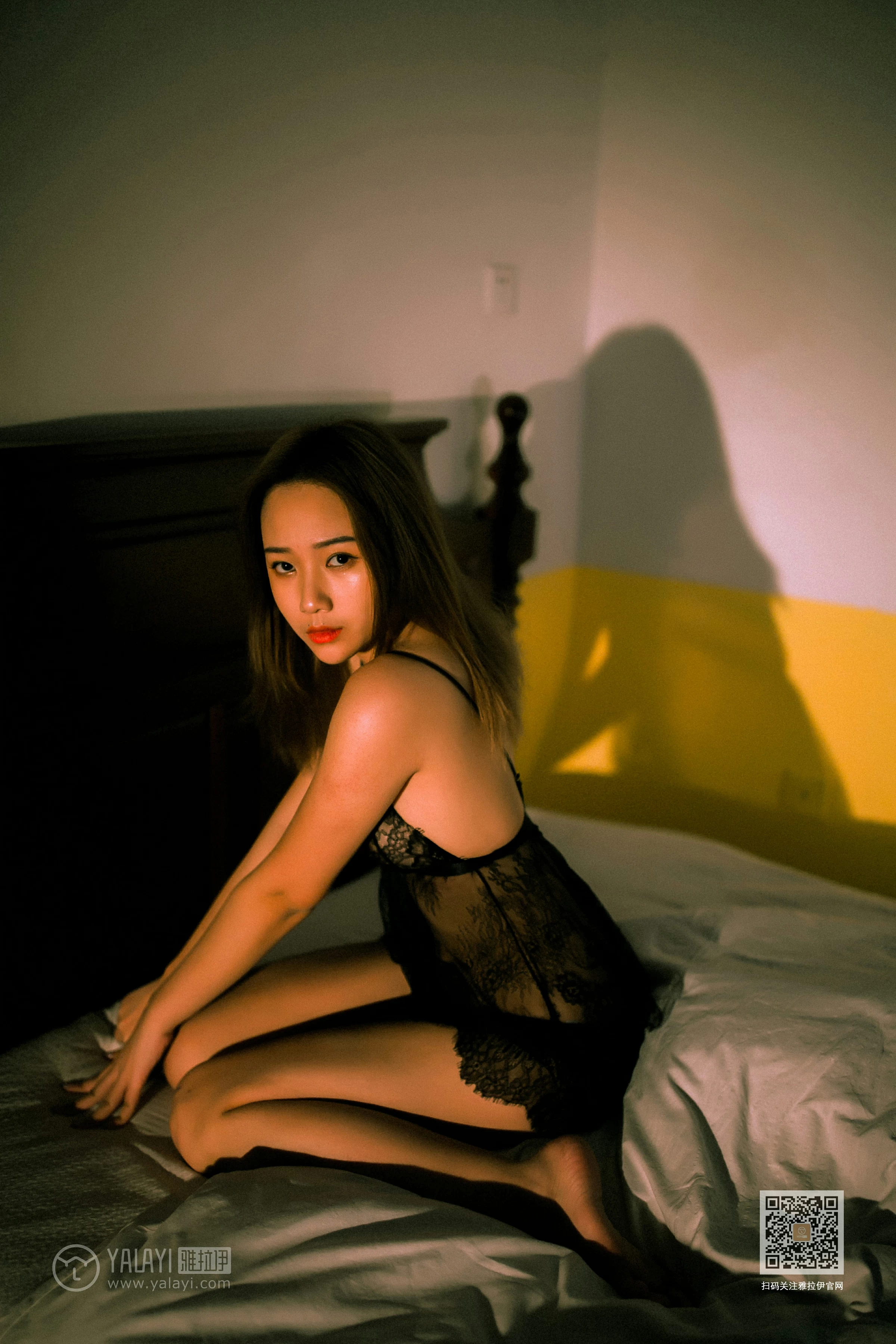 [YALAYI雅拉伊]NO.640 《夜未央》 岳璐璐 黑色透视蕾丝情趣内衣性感私房写真集第4张