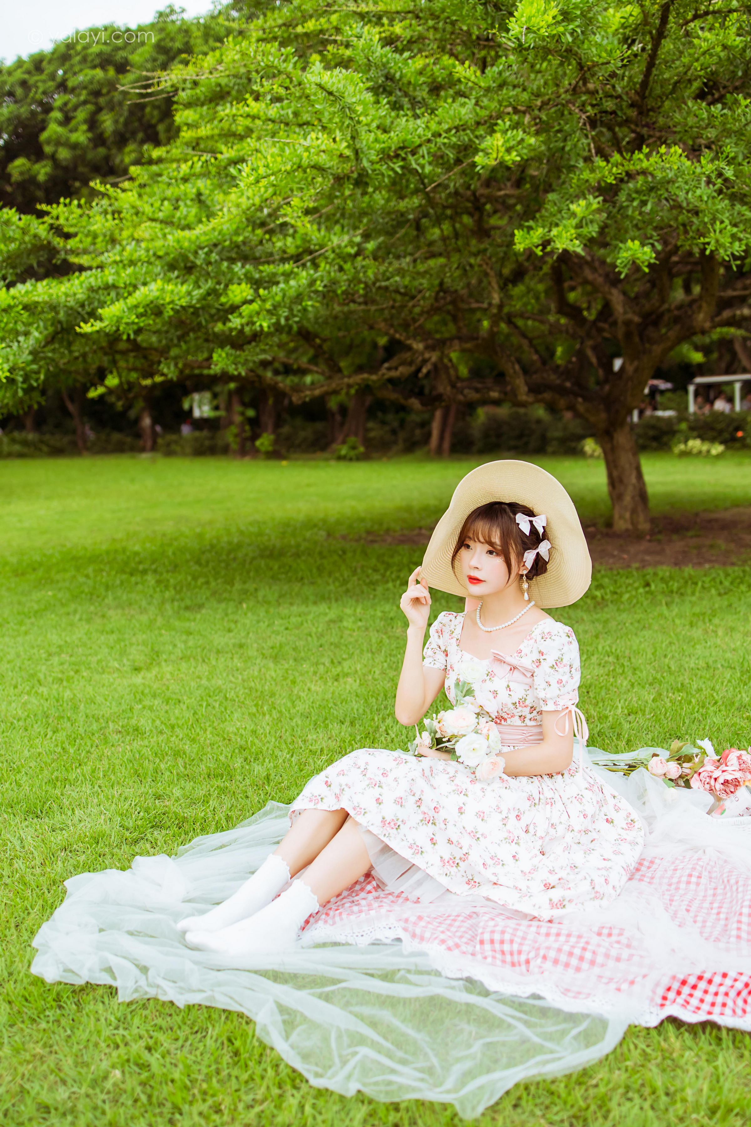 [YALAYI雅拉伊]2022.09.15 告白 程小蝶 白色复古连衣裙加白色绵袜清纯写真集第13张