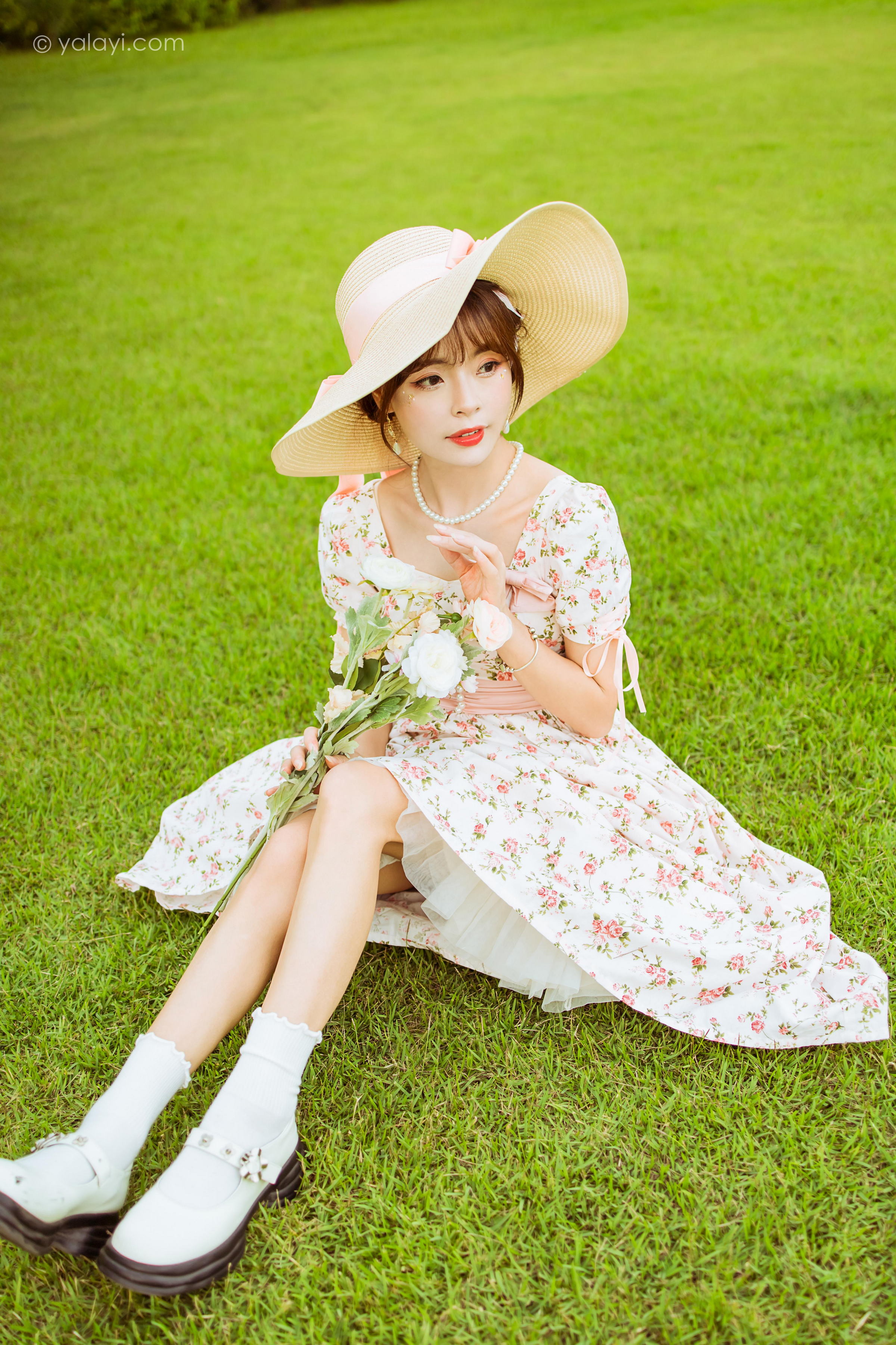[YALAYI雅拉伊]2022.09.15 告白 程小蝶 白色复古连衣裙加白色绵袜清纯写真集第4张