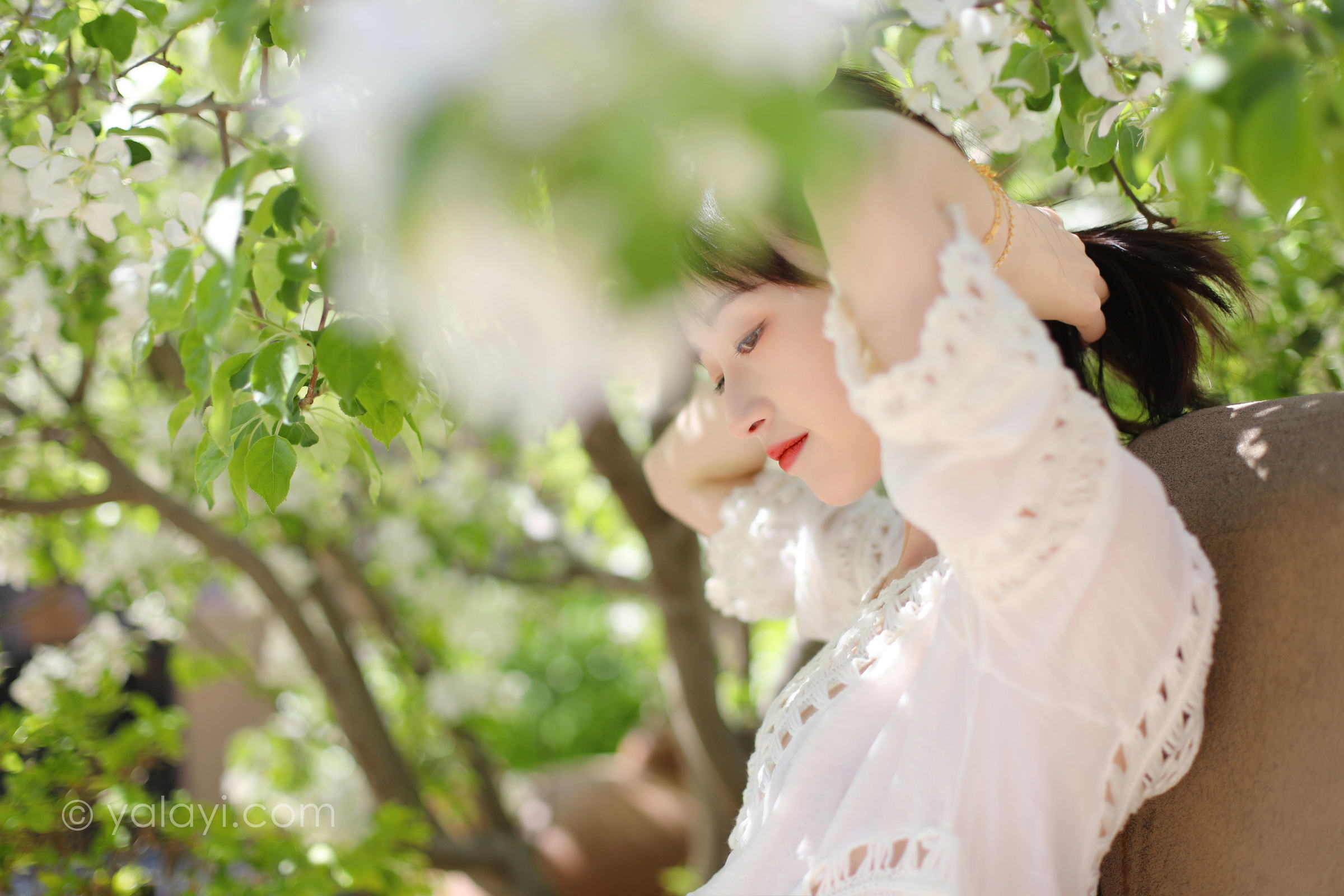 [YALAYI雅拉伊]2022.09.22 光晕 京京 白色镂空连衣裙加粉色长裙清纯写真集第14张