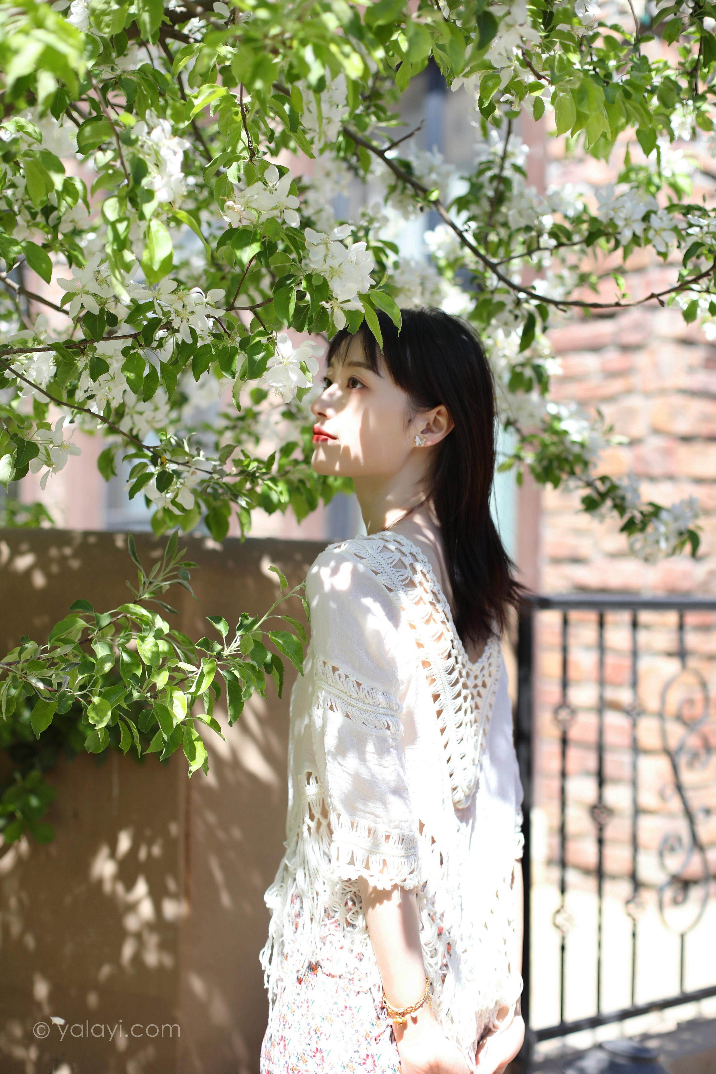 [YALAYI雅拉伊]2022.09.22 光晕 京京 白色镂空连衣裙加粉色长裙清纯写真集第13张