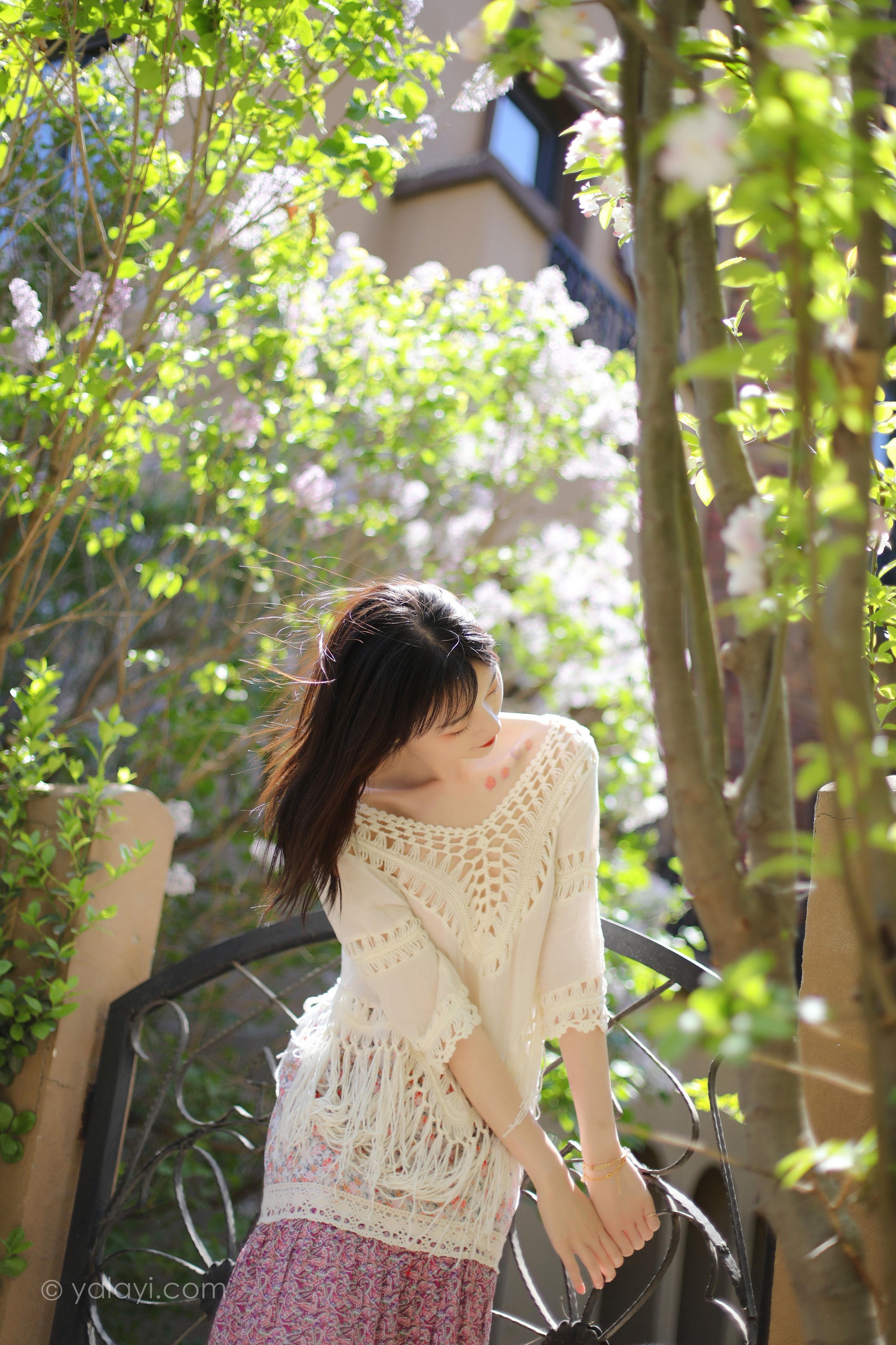[YALAYI雅拉伊]2022.09.22 光晕 京京 白色镂空连衣裙加粉色长裙清纯写真集第12张