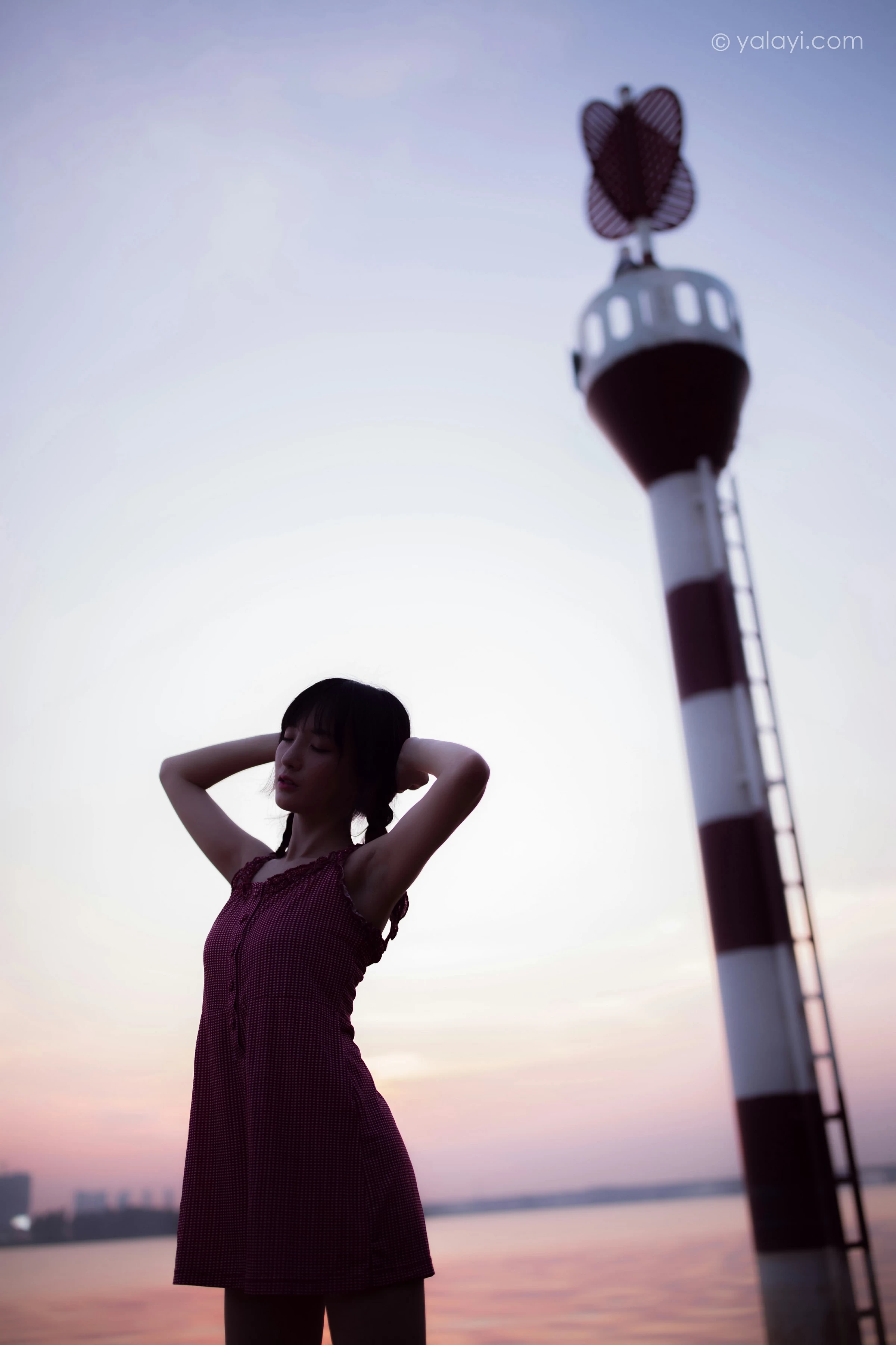 [YALAYI雅拉伊]NO.700 《杨柳岸》 周周 红色吊带连衣裙写真第12张