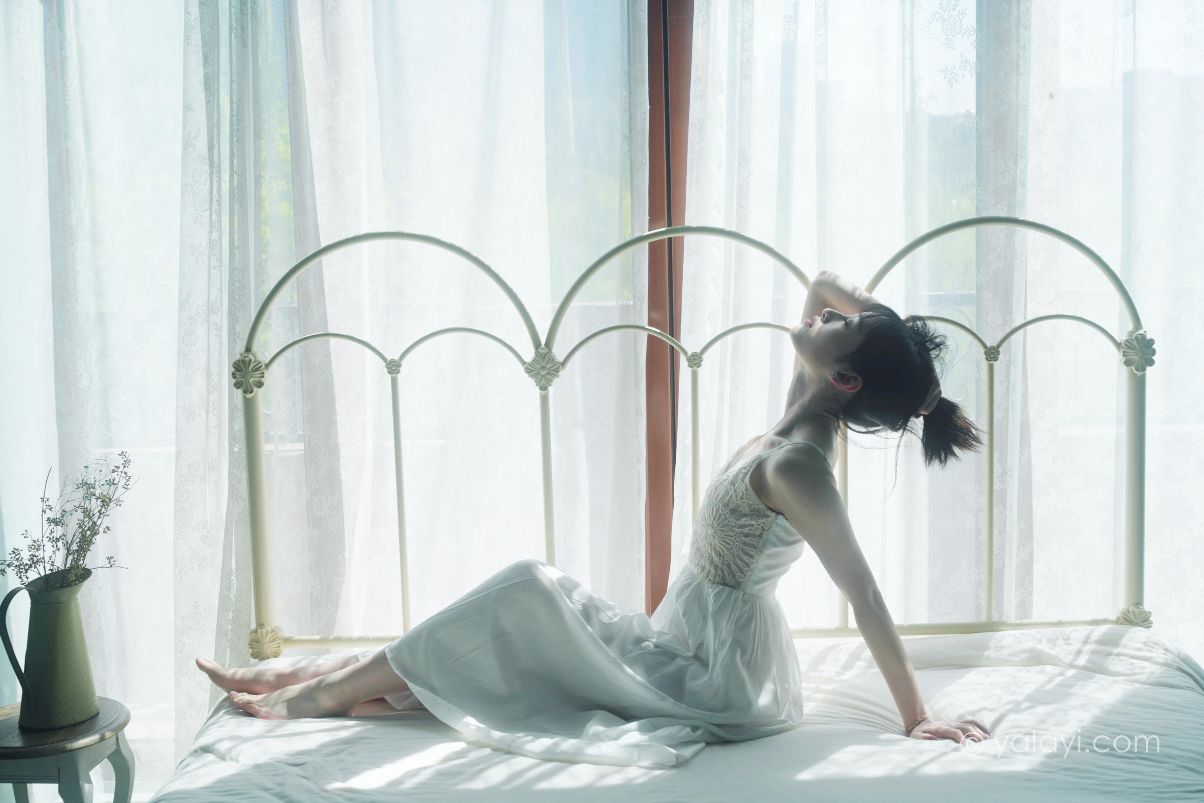 [YALAYI雅拉伊]2022.07.16 唤 京京 白色吊带蕾丝连衣裙居家清纯写真集第14张