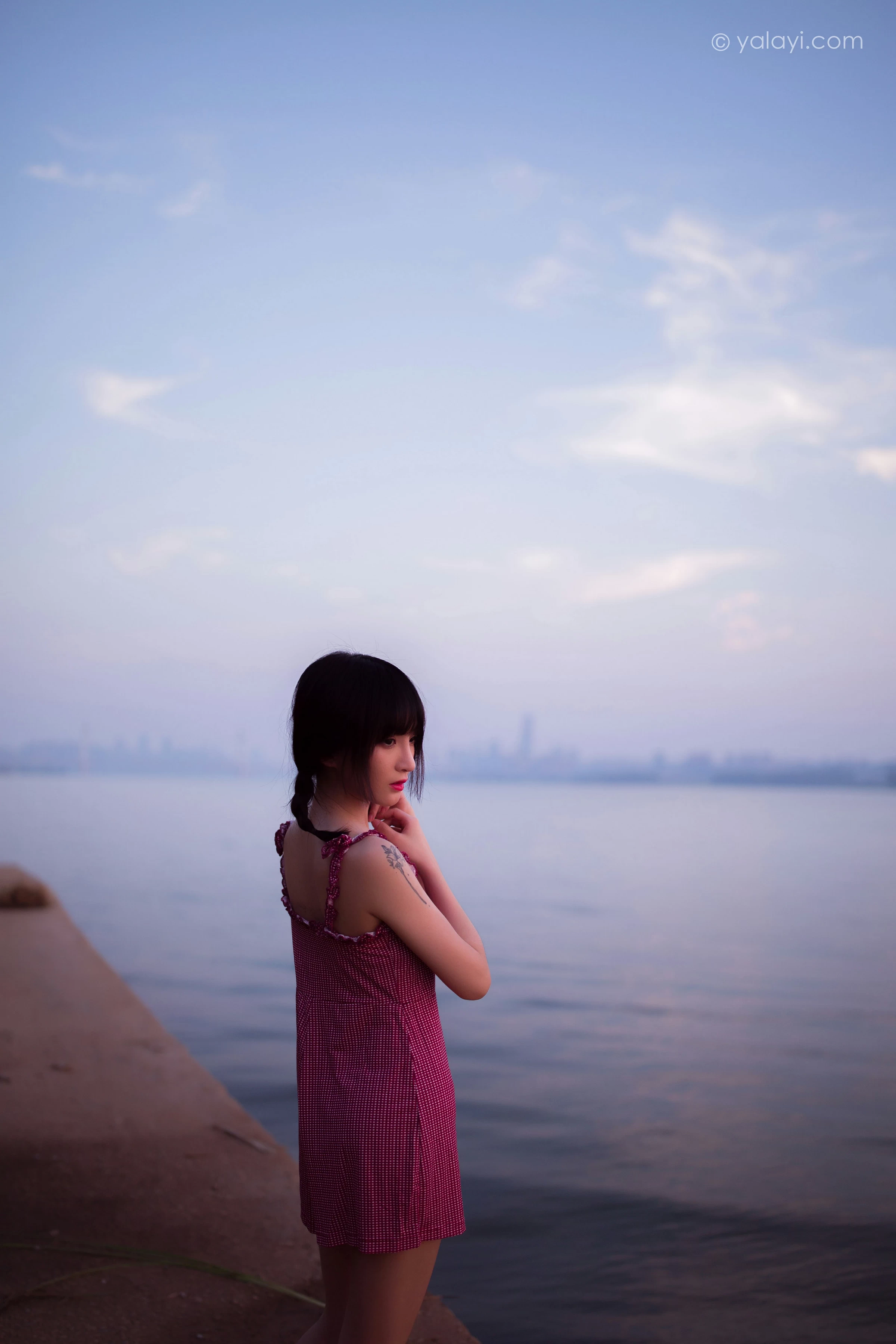 [YALAYI雅拉伊]NO.702 《暮色》 落落 粉色吊带连体短裤清纯私房写真集第11张
