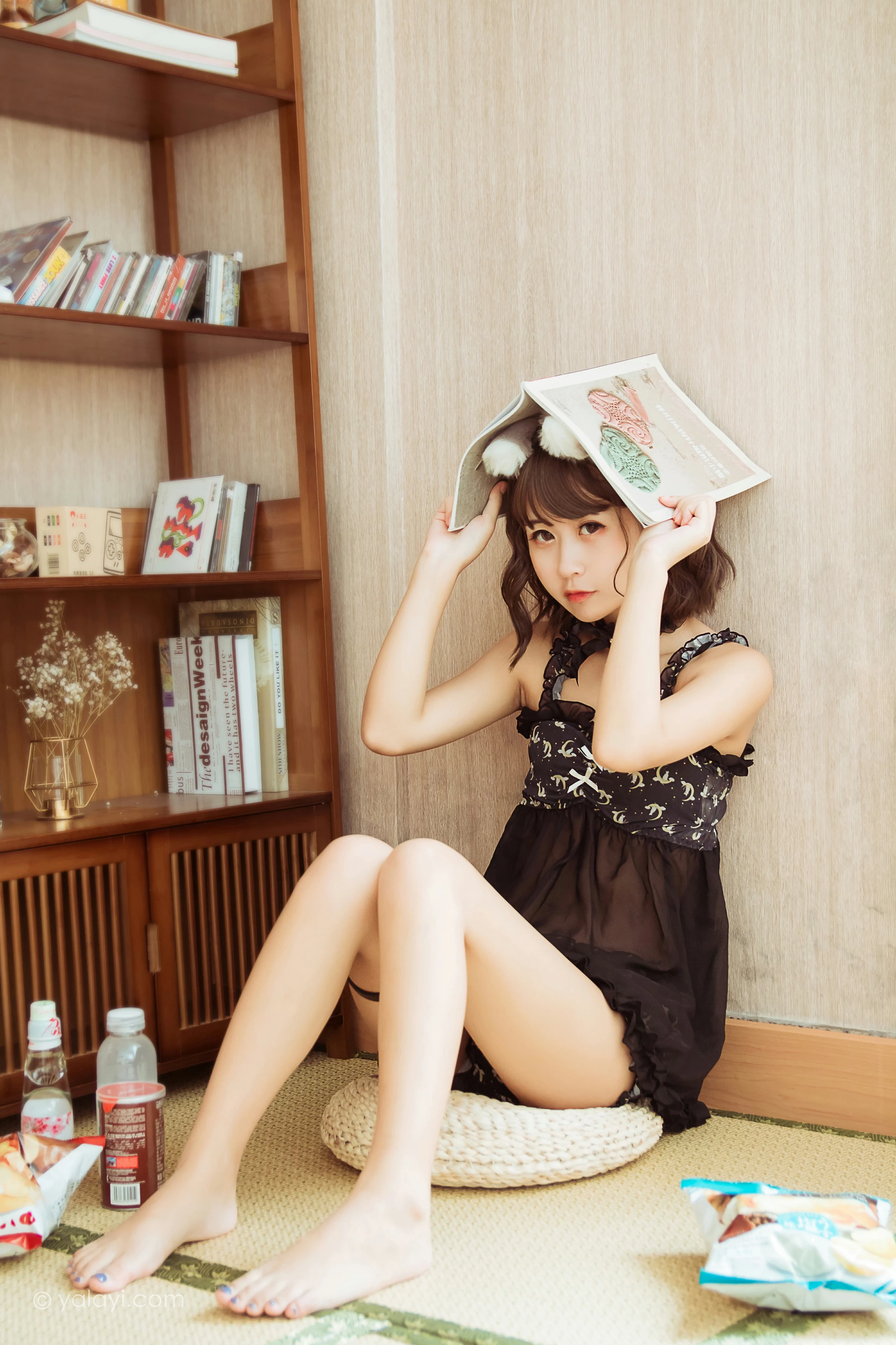 [YALAYI雅拉伊]NO.735 《就想赖着你》 甜酱吖 黑色透视情趣内衣性感私房写真集第2张