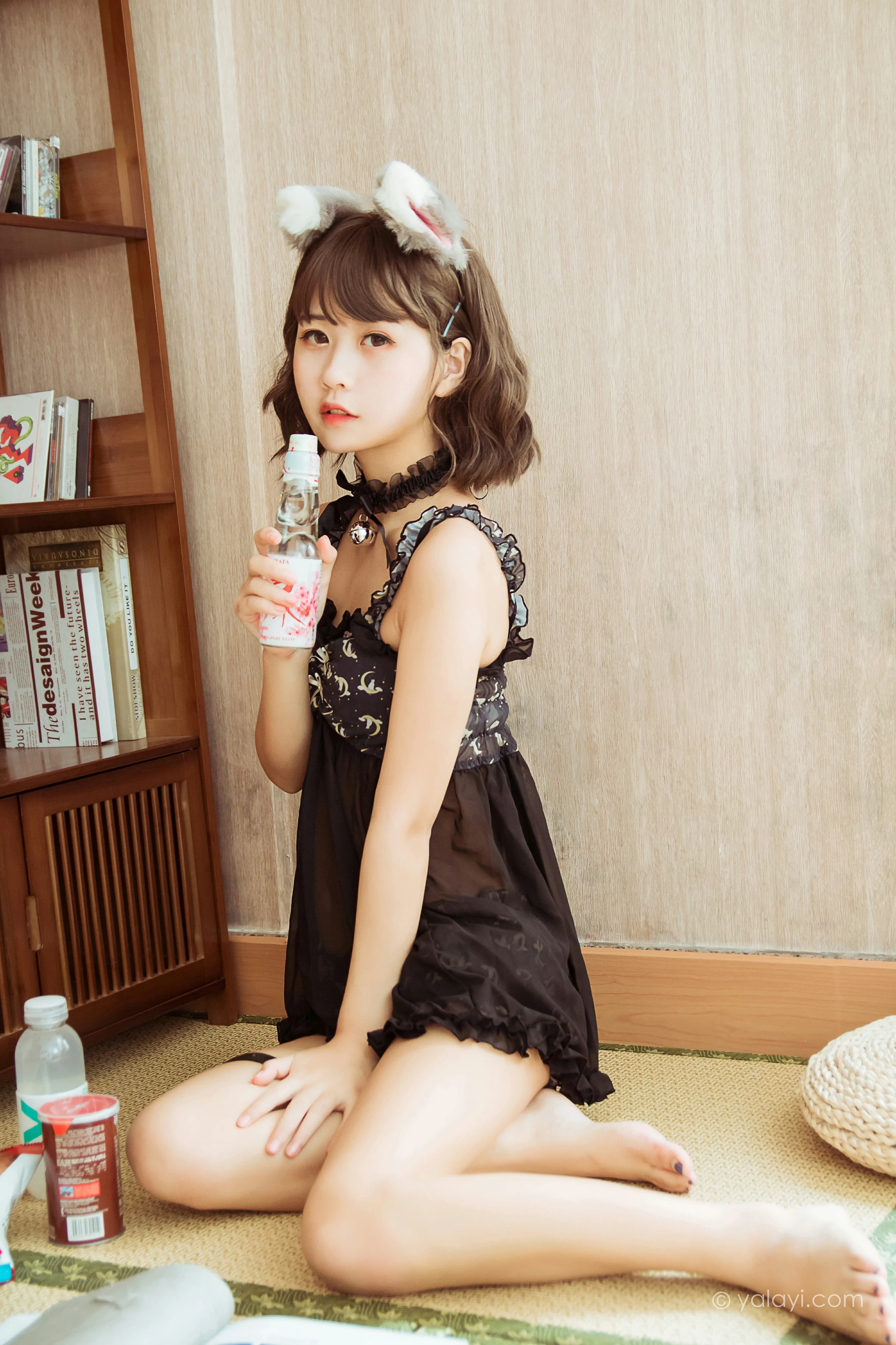 [YALAYI雅拉伊]NO.735 《就想赖着你》 甜酱吖 黑色透视情趣内衣性感私房写真集第3张