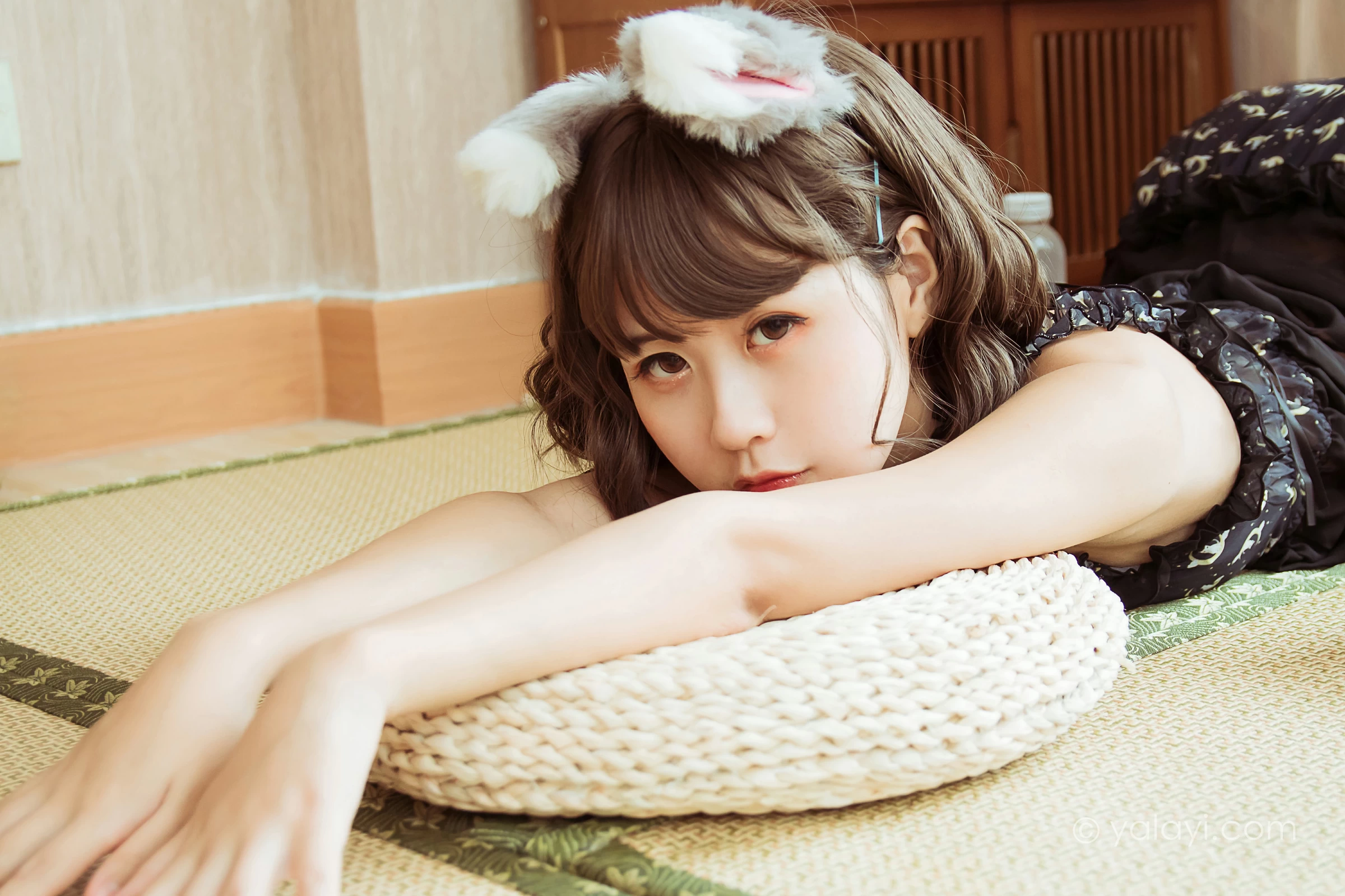 [YALAYI雅拉伊]NO.735 《就想赖着你》 甜酱吖 黑色透视情趣内衣性感私房写真集第13张