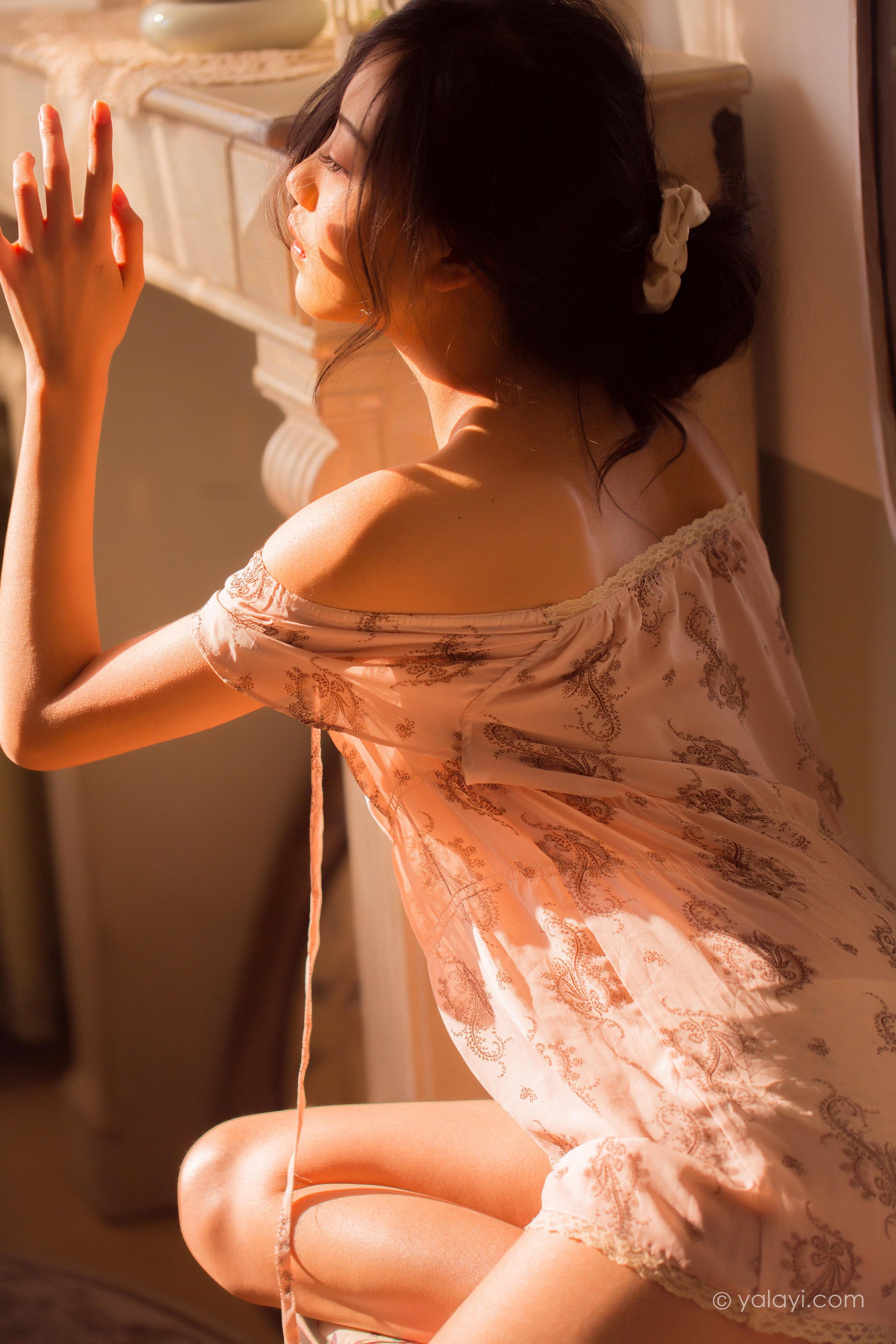 [YALAYI雅拉伊]2022.08.01 暂时的花儿 橘子 白色透视抹胸连衣裙居家性感私房写真集第6张