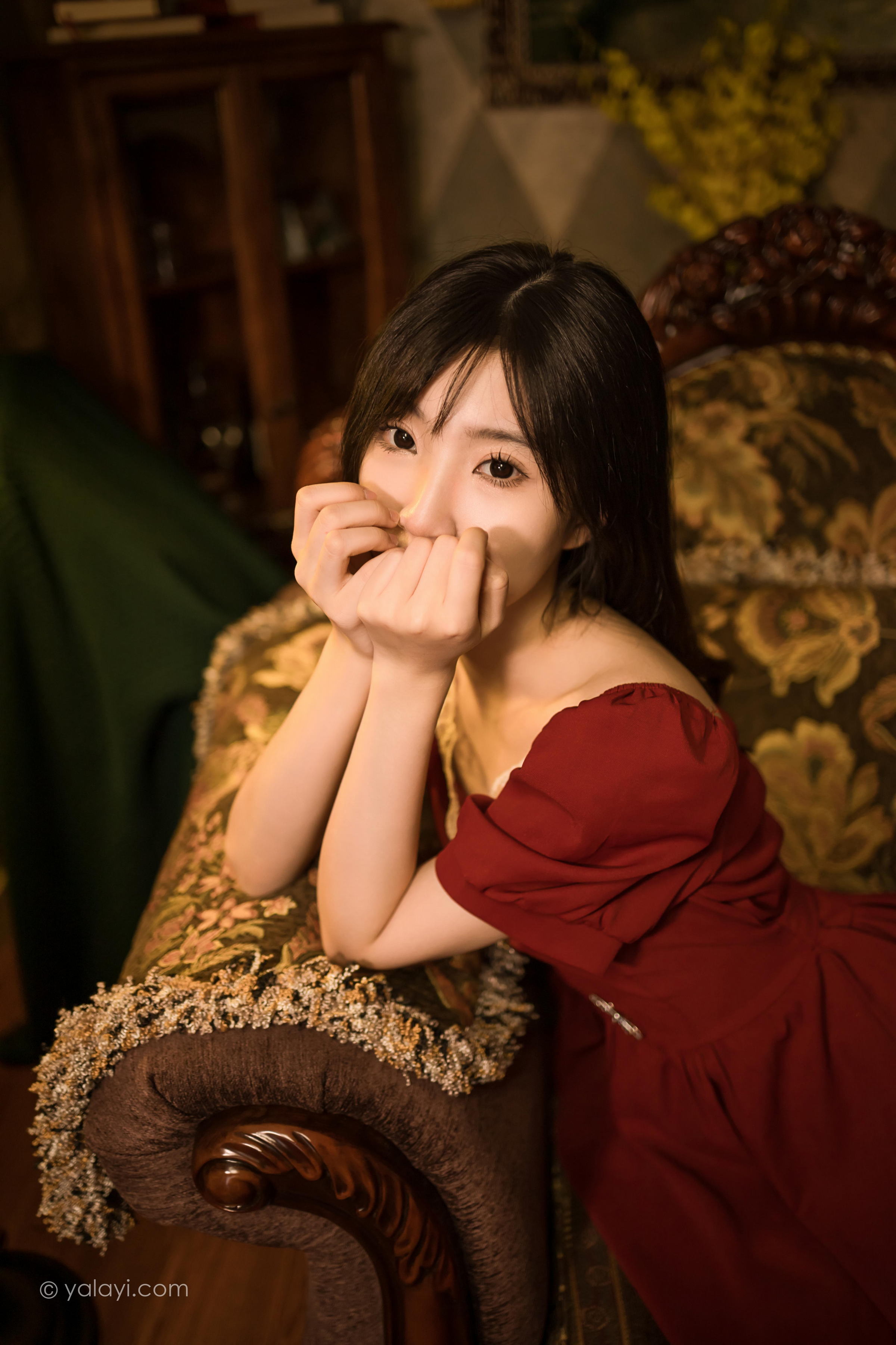 [YALAYI雅拉伊]2022.07.24 永不凋零 小乔 红色短袖连衣裙居家清纯写真集第8张