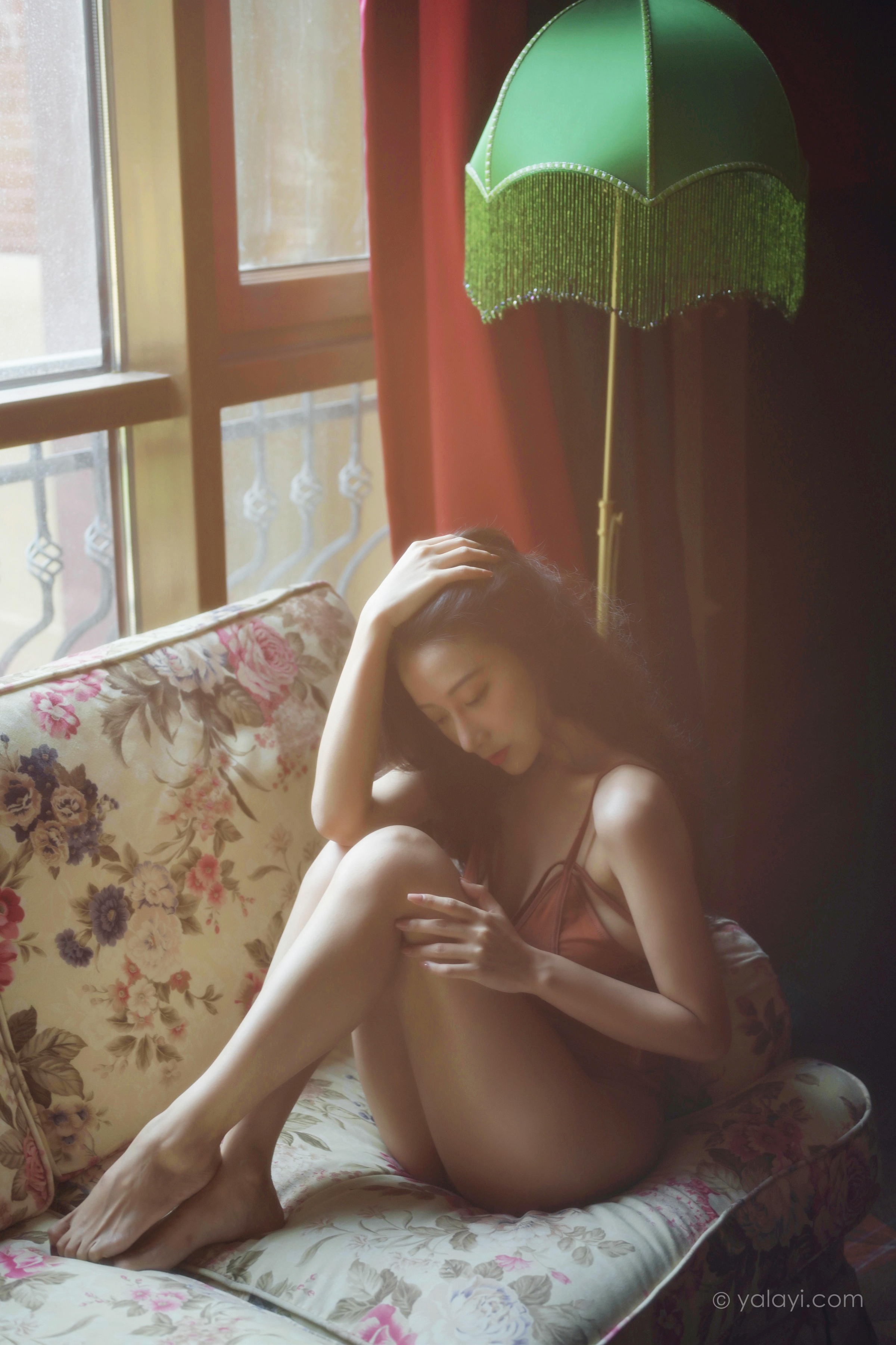 [YALAYI雅拉伊]2022.07.26 忆往昔 何嘉颖 橙色吊带连体内衣性感私房写真集第8张