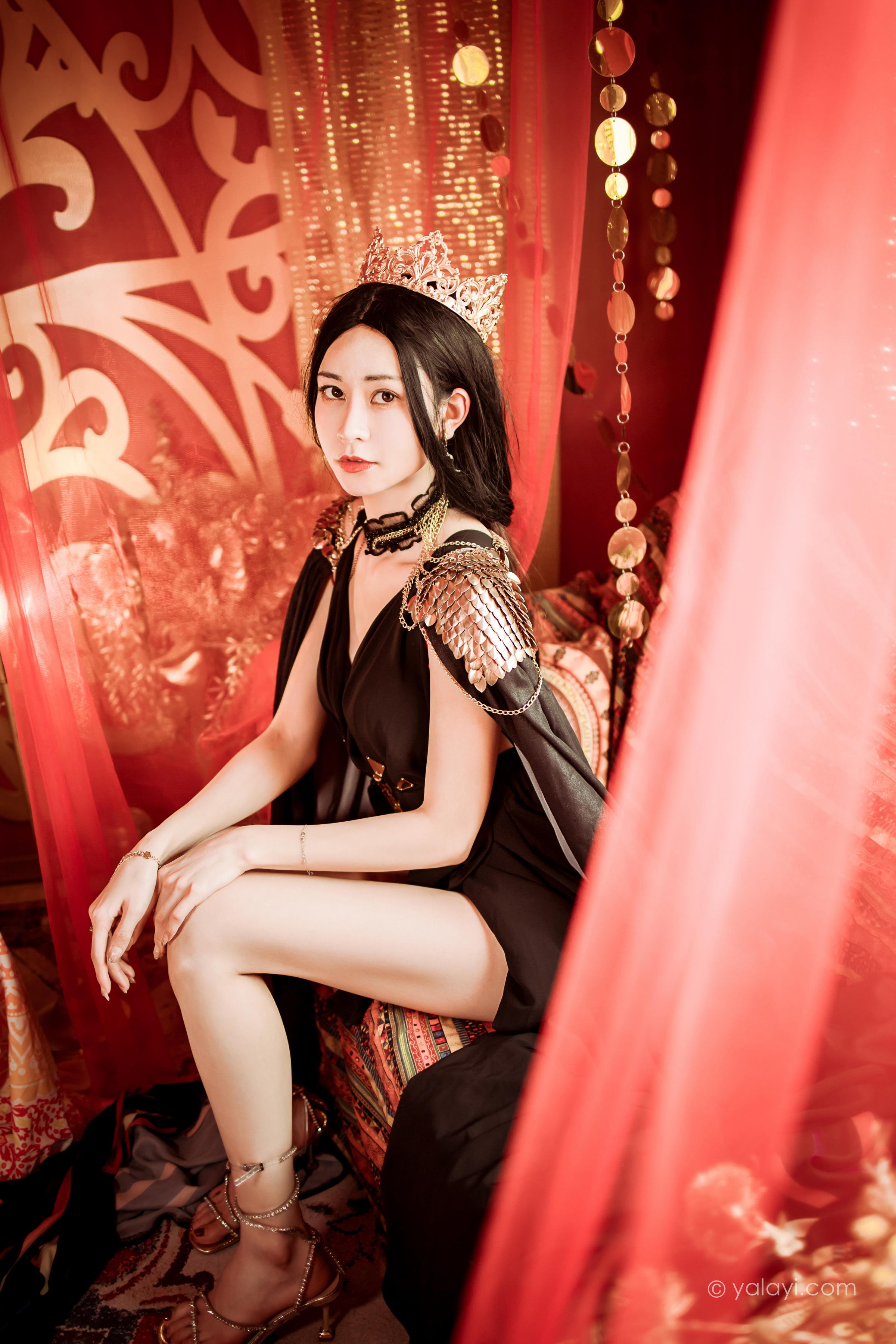 [YALAYI雅拉伊]2022.07.29 鬼刀公主 陈若冰 黑色披肩加黑色深V情趣礼服裙性感私房写真集第9张