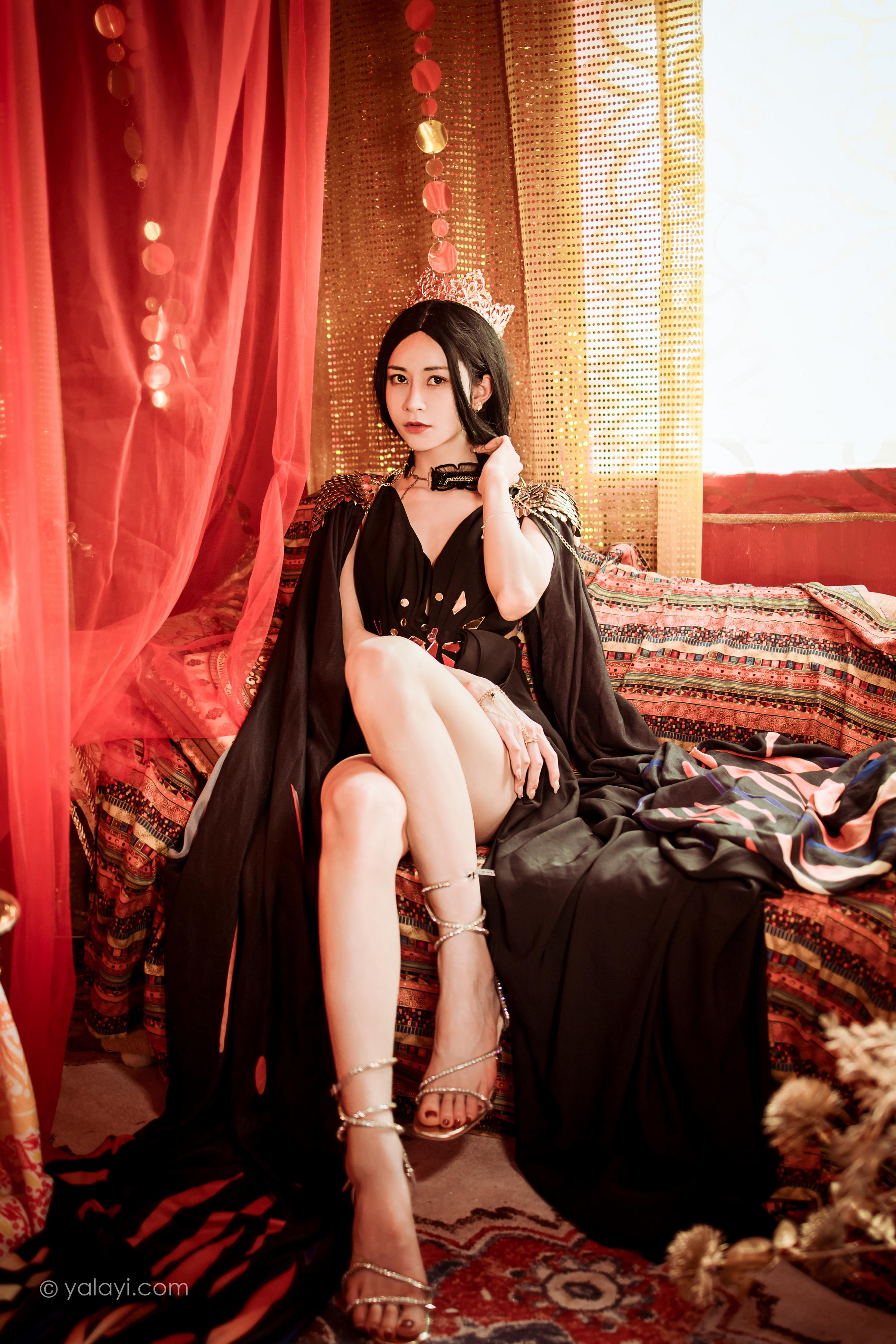 [YALAYI雅拉伊]2022.07.29 鬼刀公主 陈若冰 黑色披肩加黑色深V情趣礼服裙性感私房写真集第8张