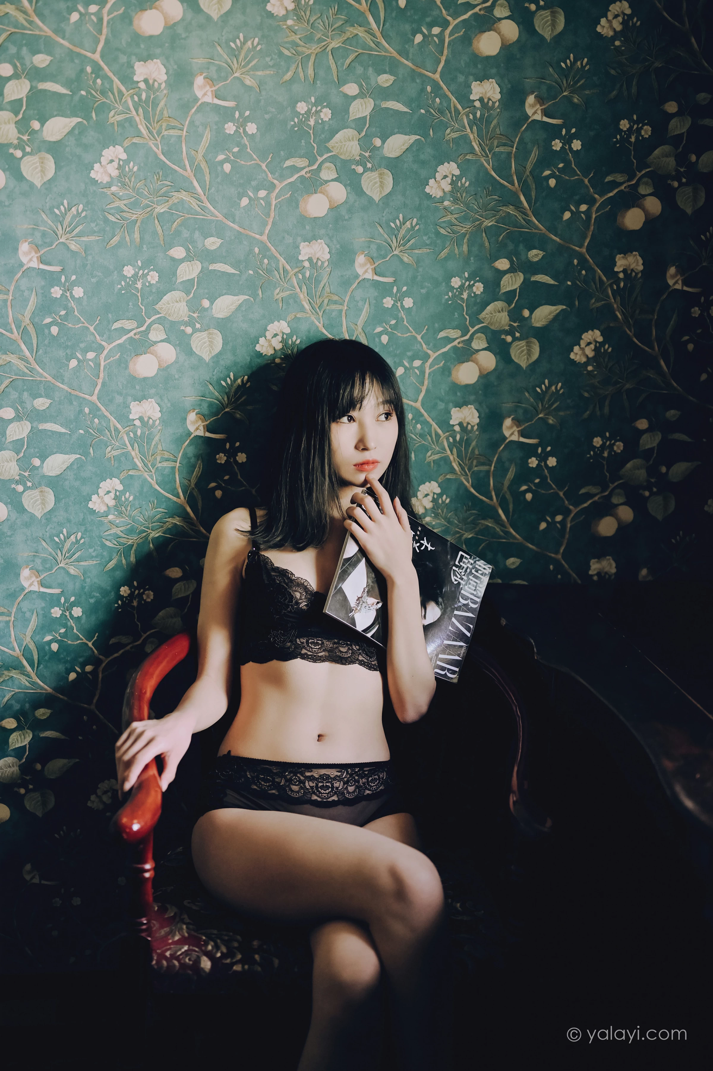 [YALAYI雅拉伊]NO.662 《窗内心语》 田也 黑色蕾丝内衣居家性感私房写真集第14张