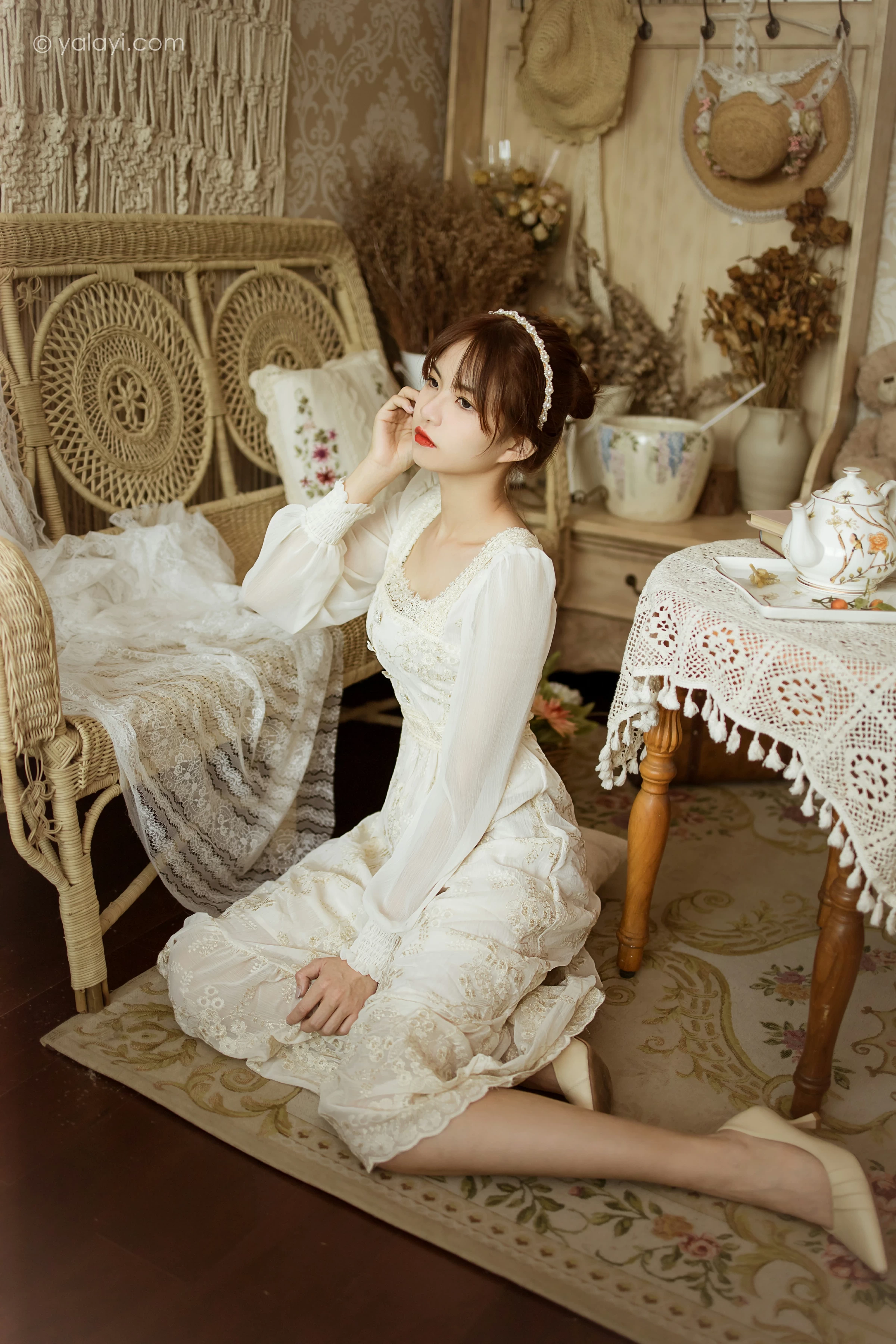 [YALAYI雅拉伊]2021.11.29 花白裙 茹莎 白色休闲蕾丝连衣裙居家性感写真集第8张