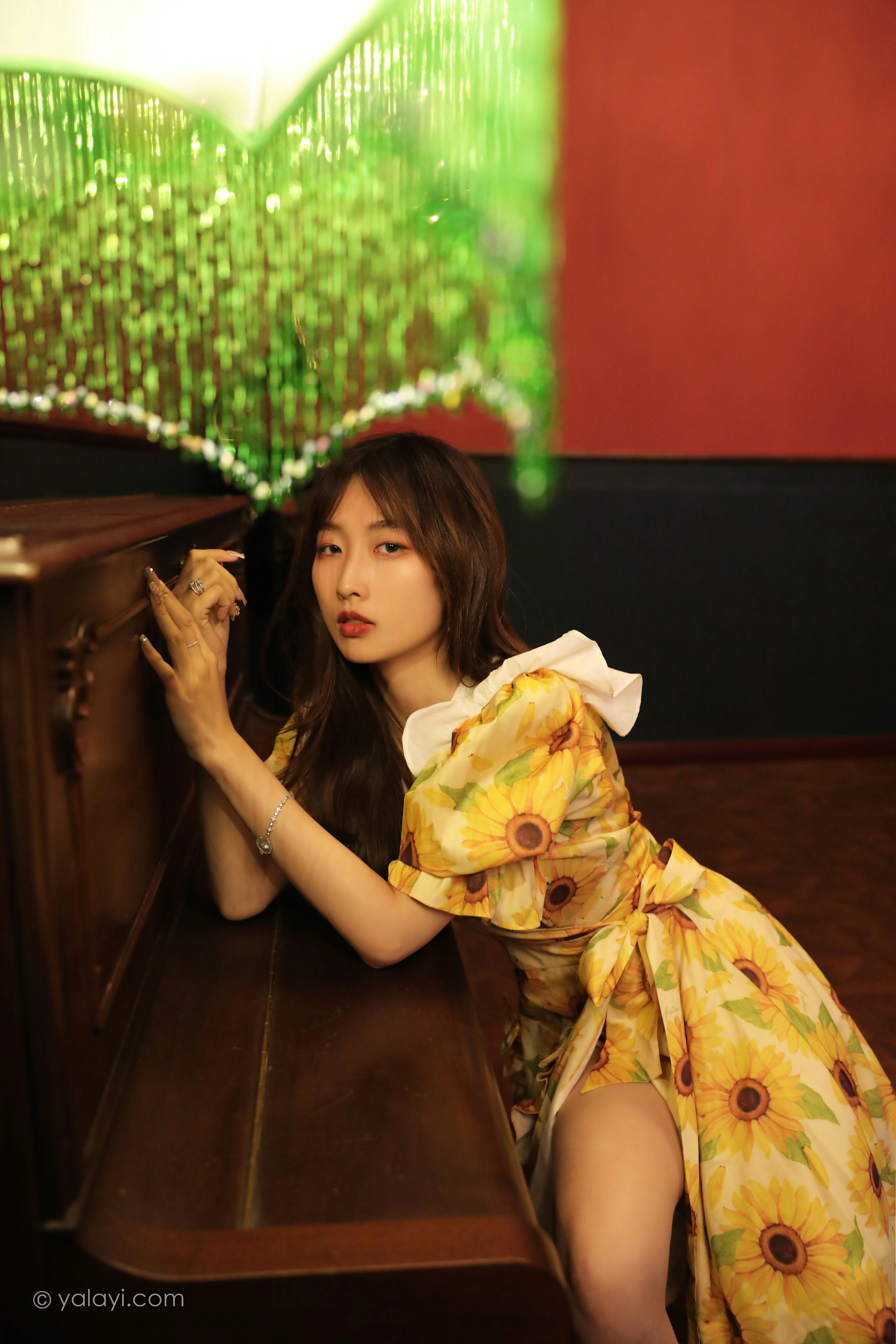 [YALAYI雅拉伊]NO.816 只剩下钢琴 佳佳 黄色连衣裙居家复古写真集第5张