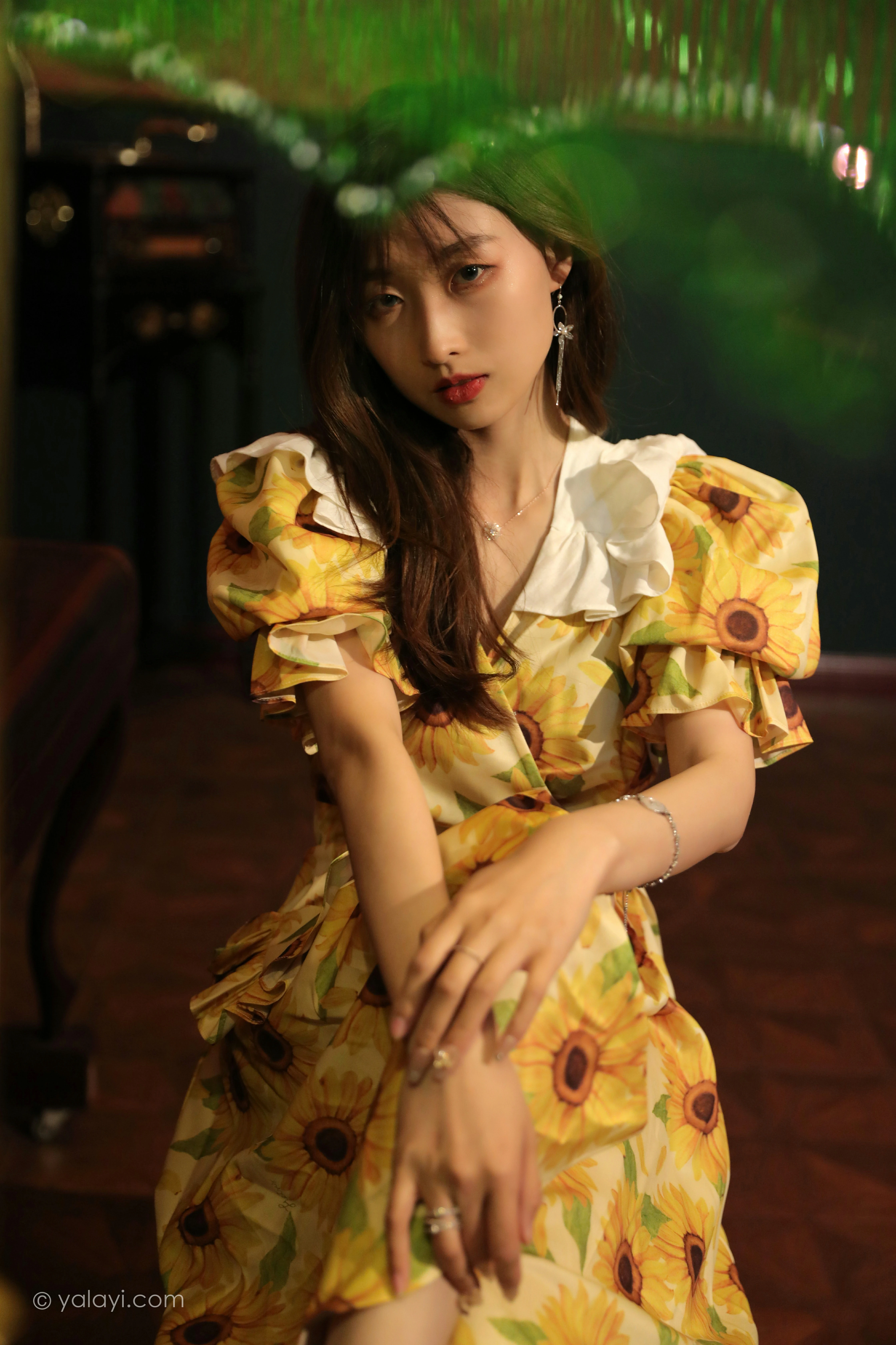 [YALAYI雅拉伊]NO.816 只剩下钢琴 佳佳 黄色连衣裙居家复古写真集第8张