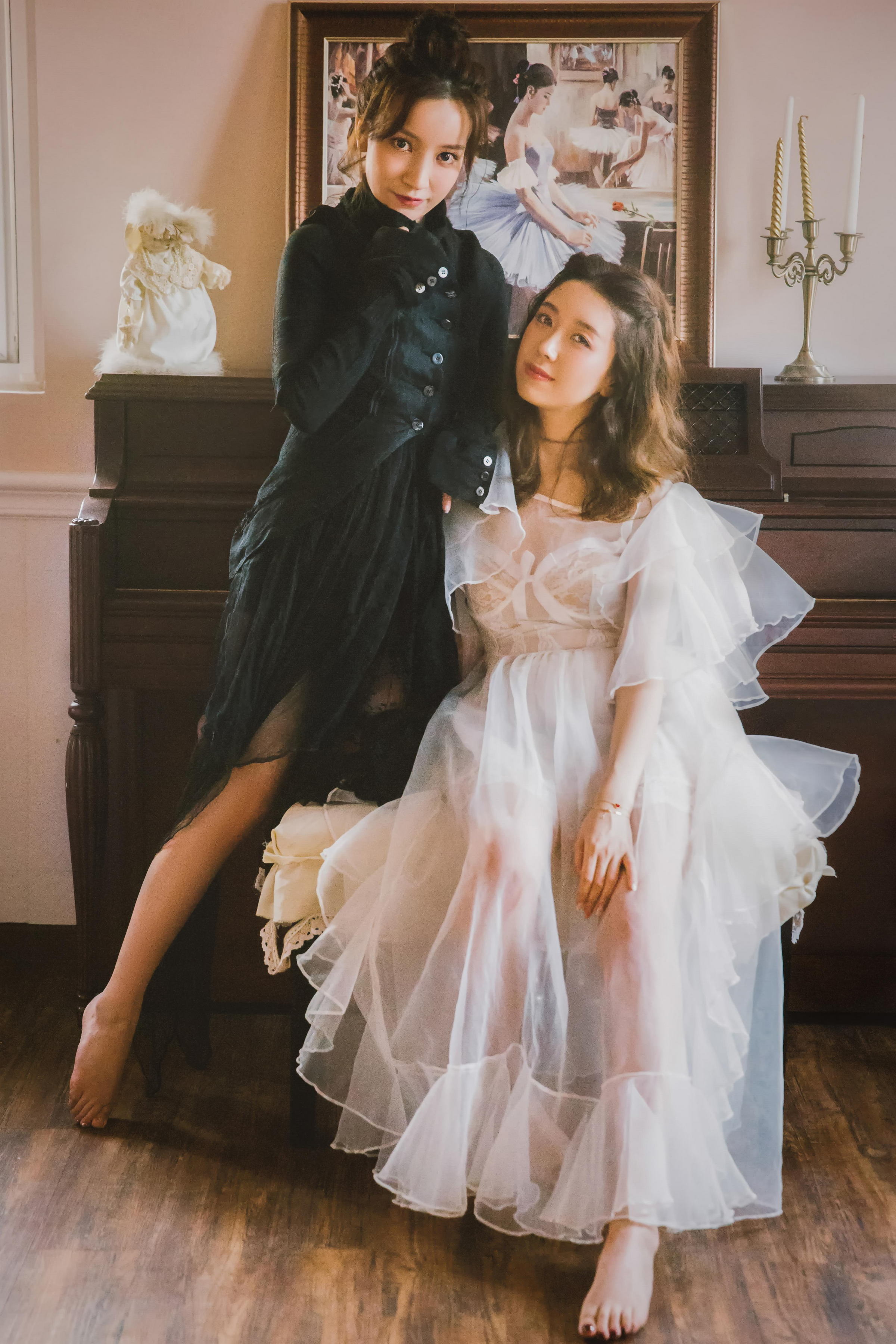 [YALAYI雅拉伊]2022.09.02 喜欢 清纯姐妹花 白色宽松衬衫与透视睡衣居家性感私房写真集第11张