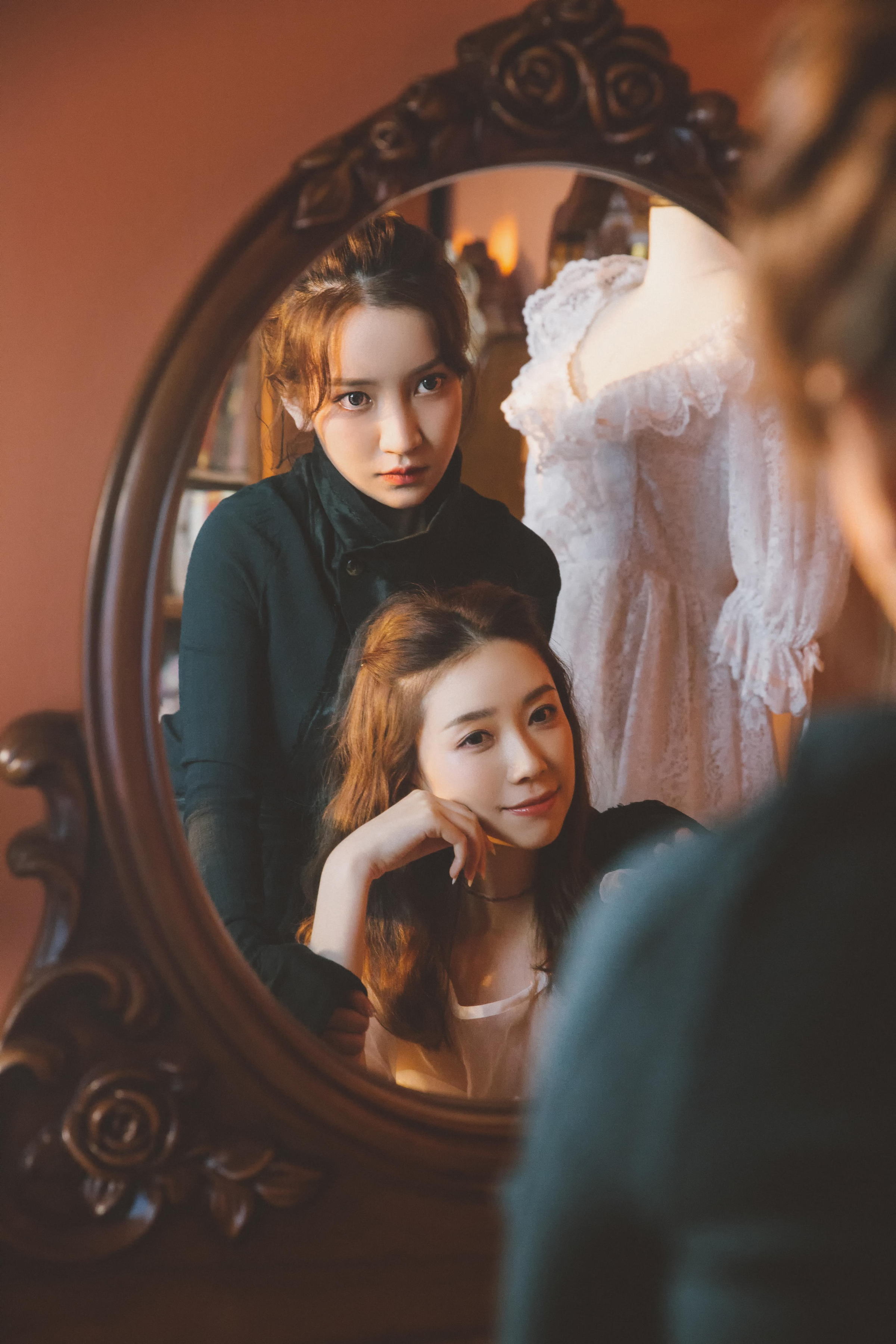 [YALAYI雅拉伊]2022.09.02 喜欢 清纯姐妹花 白色宽松衬衫与透视睡衣居家性感私房写真集第6张