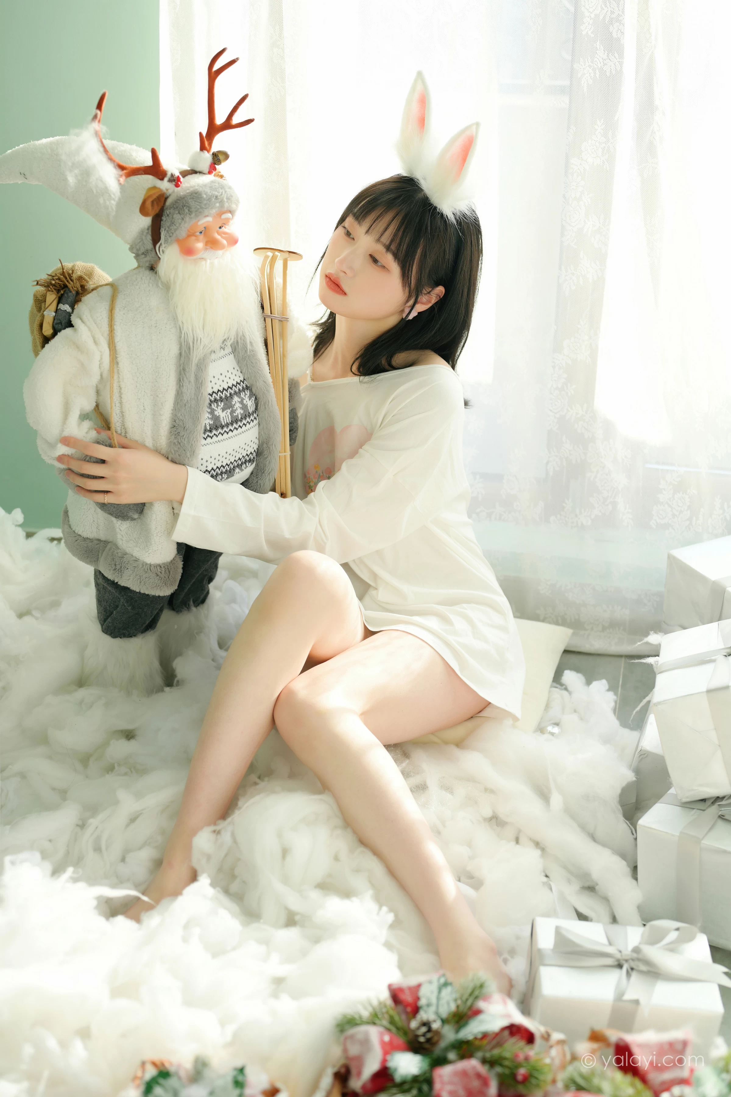 [YALAYI雅拉伊]2021.12.31 迎新 京京 白色透视宽松卫衣居家性感写真集第9张