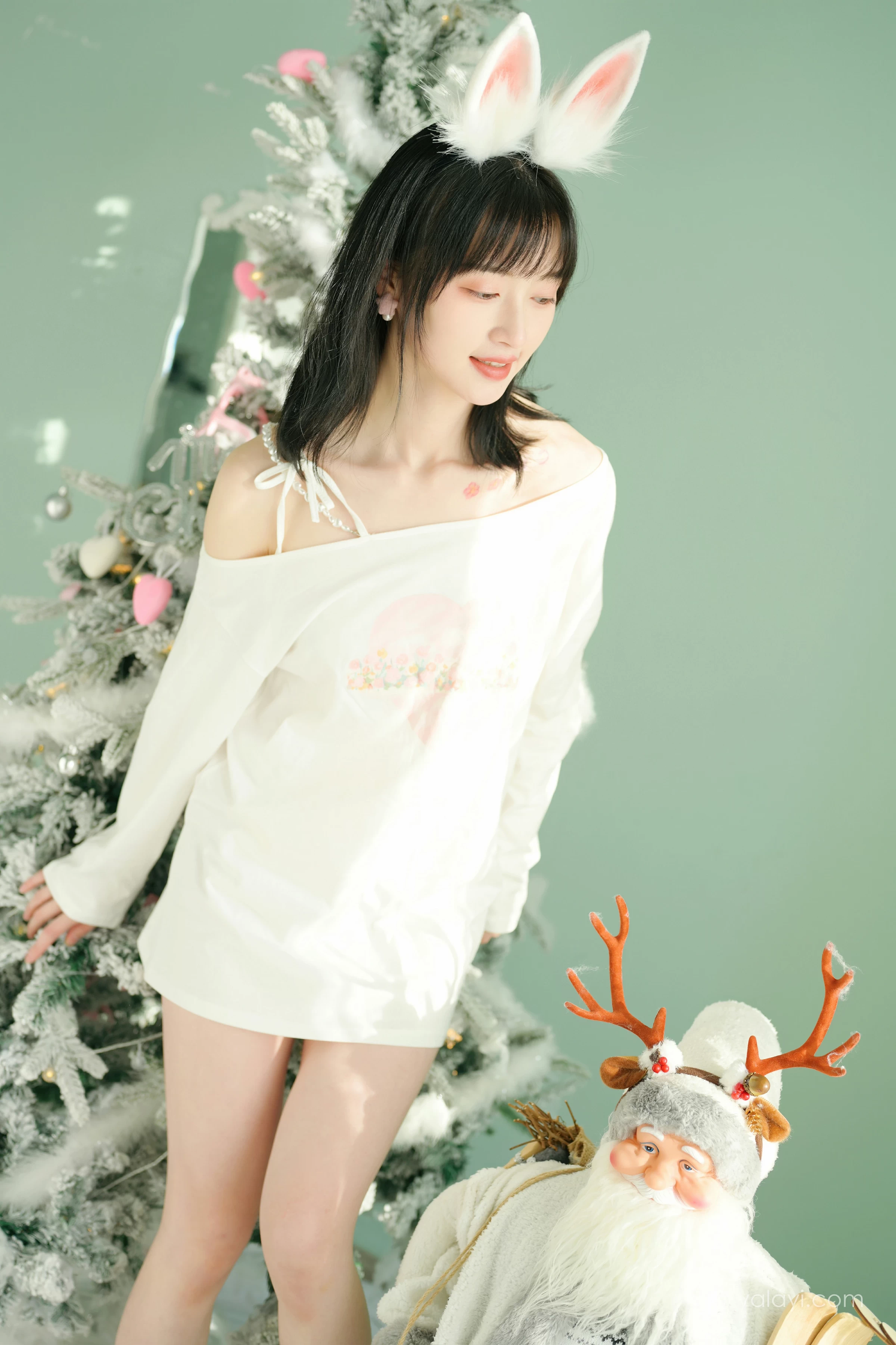 [YALAYI雅拉伊]2021.12.31 迎新 京京 白色透视宽松卫衣居家性感写真集第8张