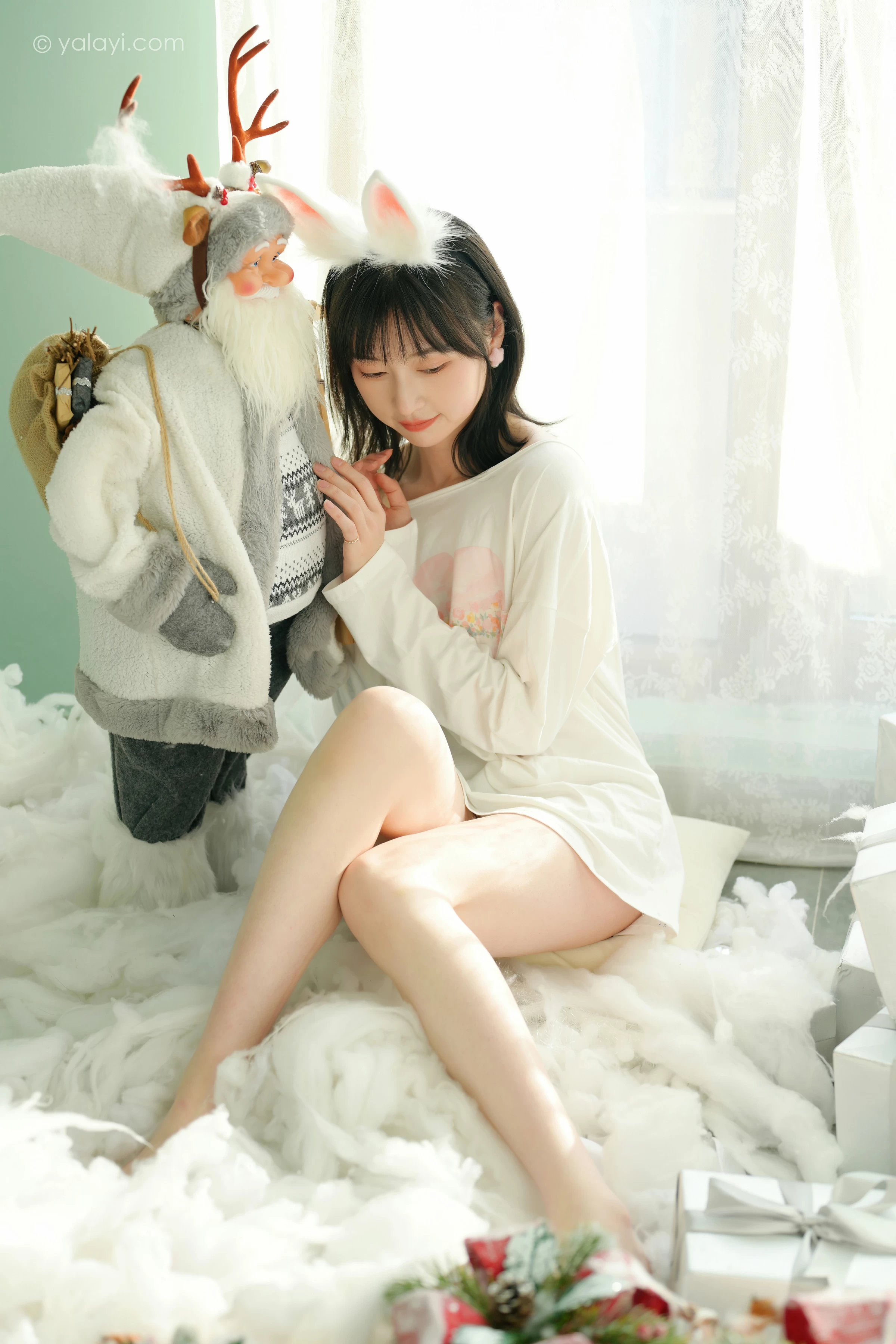 [YALAYI雅拉伊]2021.12.31 迎新 京京 白色透视宽松卫衣居家性感写真集第9张