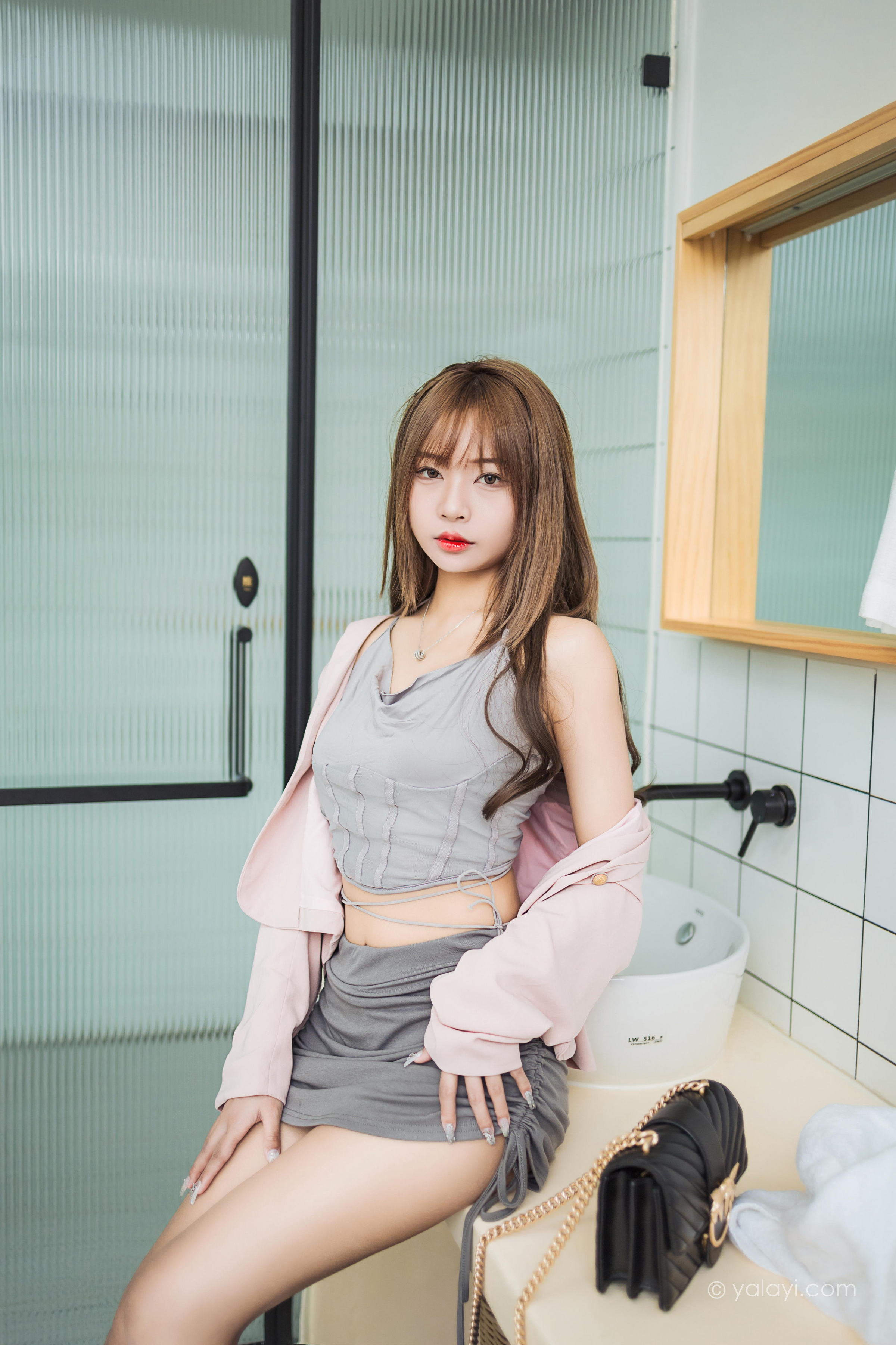 [YALAYI雅拉伊]2022.05.23 试镜 阿禾 粉色外套与灰色被服加灰色短裙清纯写真集第7张