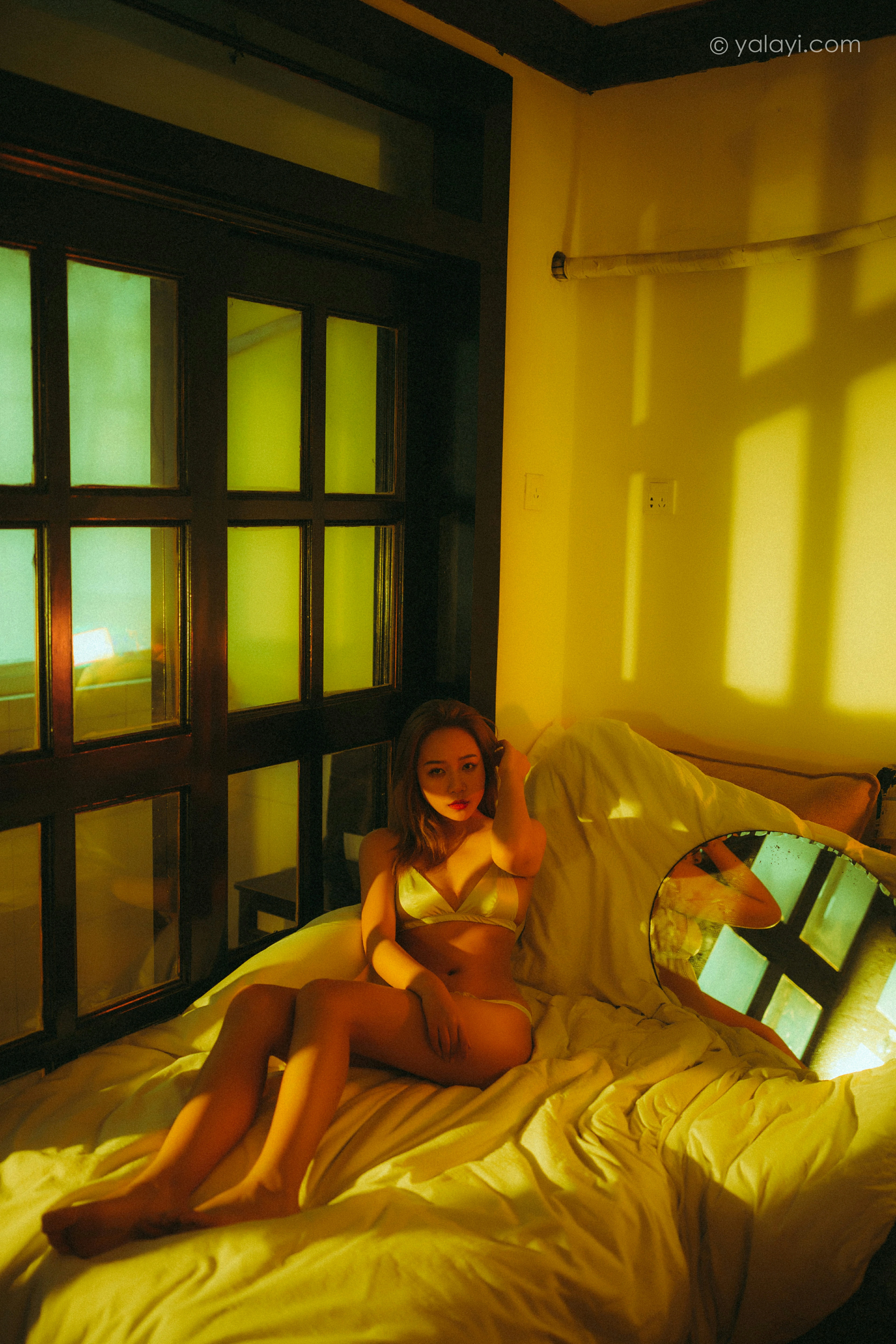 [YALAYI雅拉伊]NO.785 暮光之吻 岳璐璐 白色吊带连衣裙加性感内衣私房写真集第10张