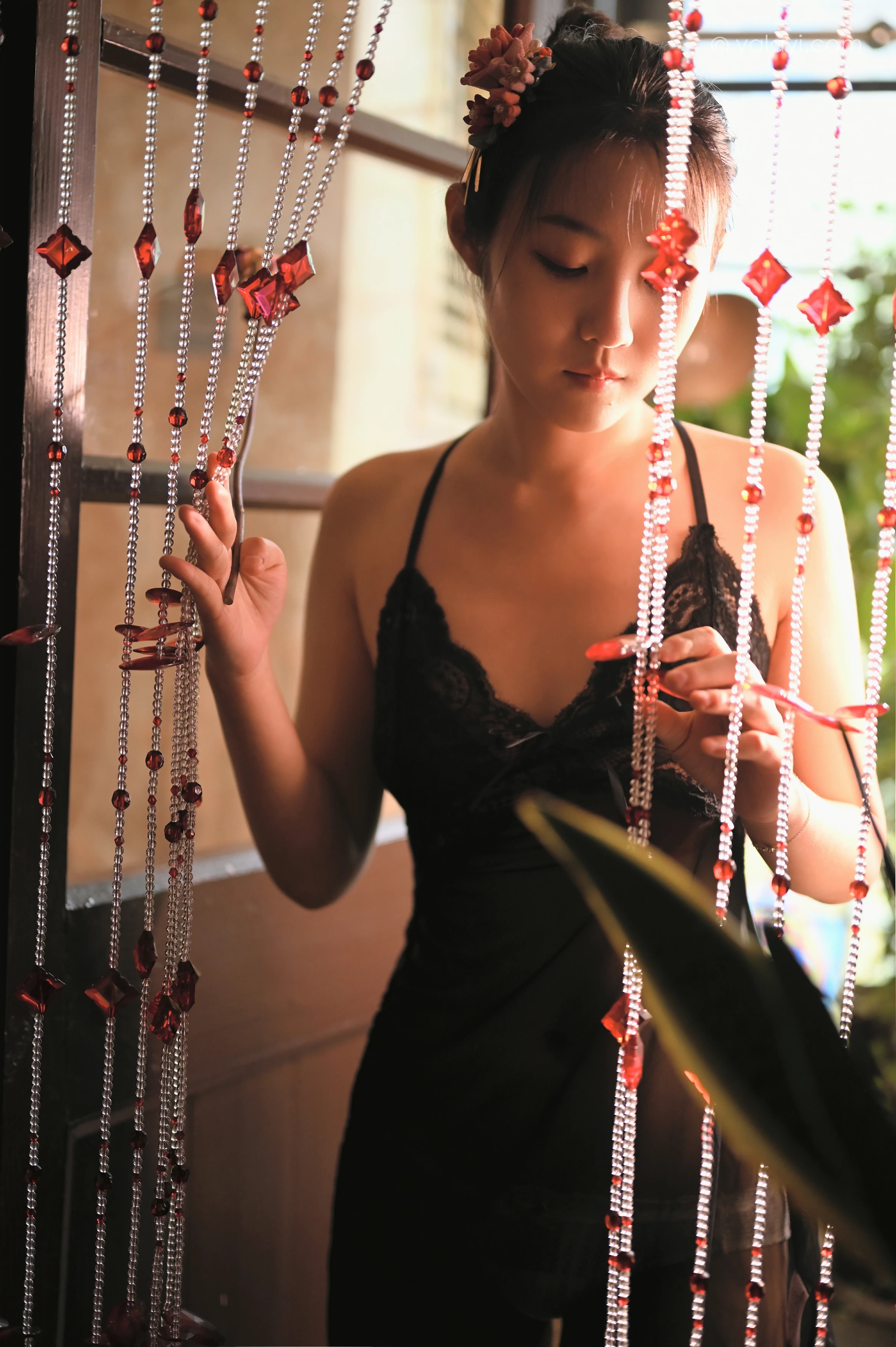 [YALAYI雅拉伊]NO.673 《剪烛西窗》 沈伊 黑色吊带蕾丝睡衣裙性感私房写真集第15张