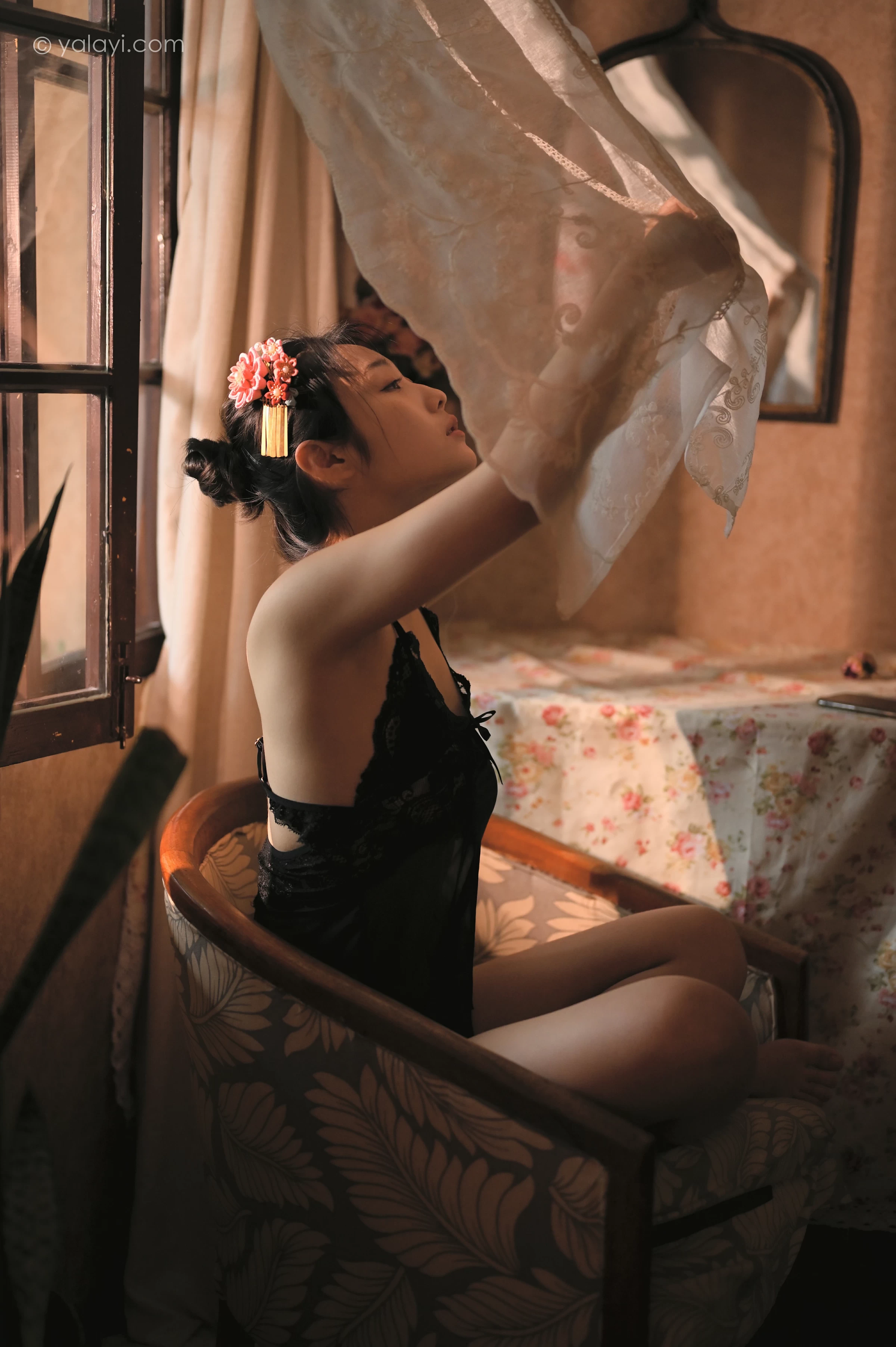 [YALAYI雅拉伊]NO.673 《剪烛西窗》 沈伊 黑色吊带蕾丝睡衣裙性感私房写真集第12张