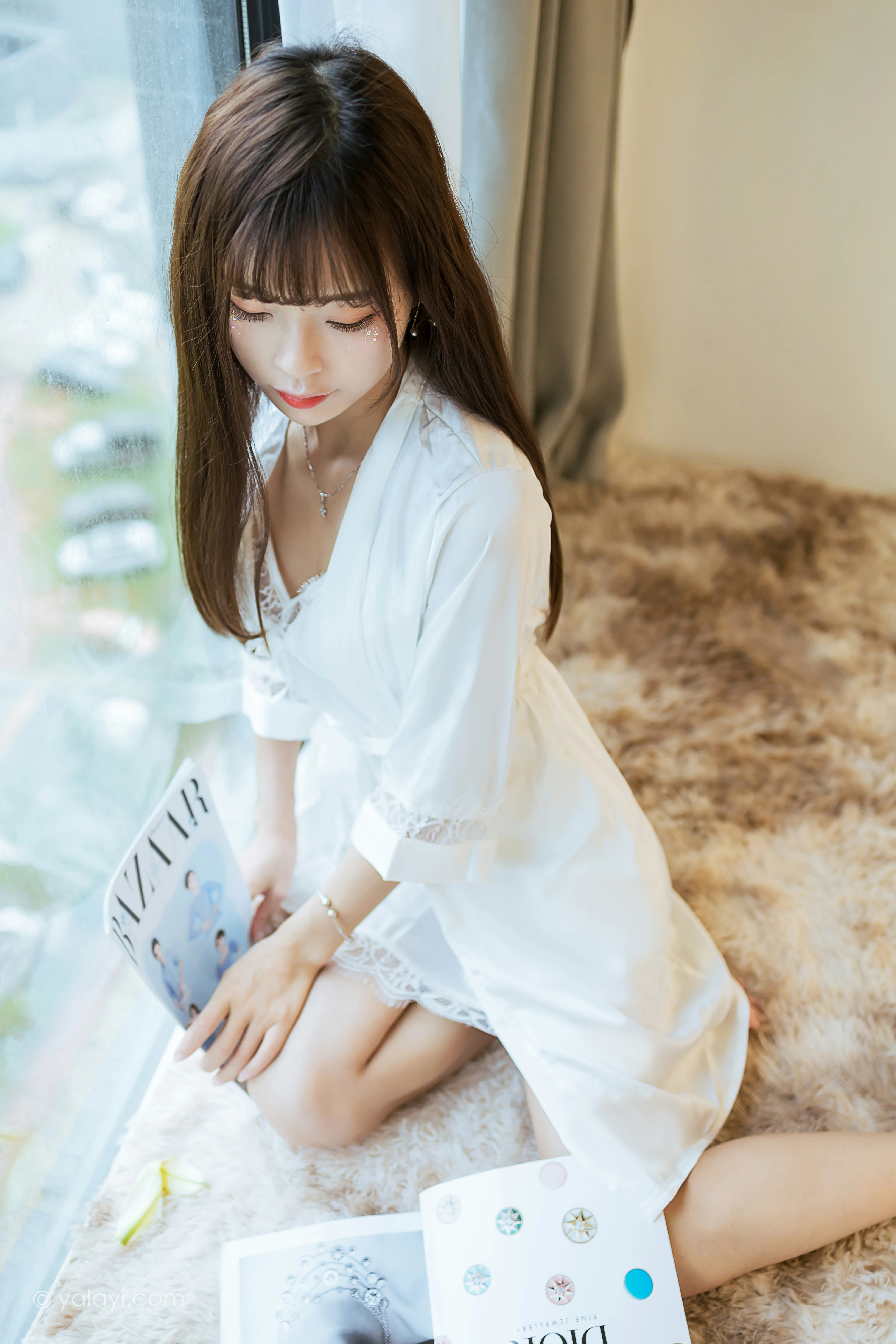 [YALAYI雅拉伊]NO.839 休闲的日子 程小蝶 白色睡衣加蕾丝内衣居家私房写真集第12张