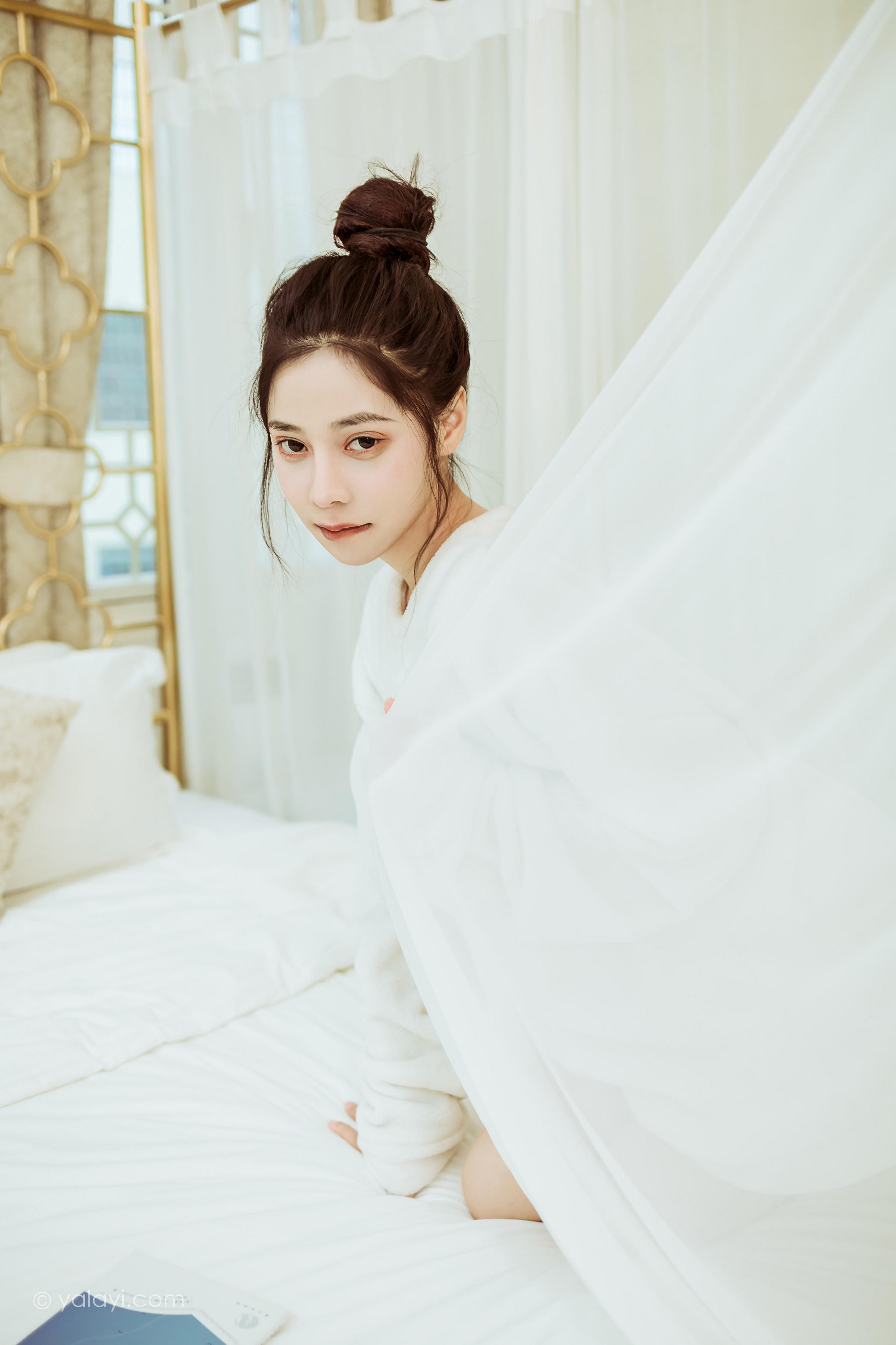 [YALAYI雅拉伊]2022.03.02 恋爱日常 诗咏 白色连身毛衣居家清纯写真集第5张