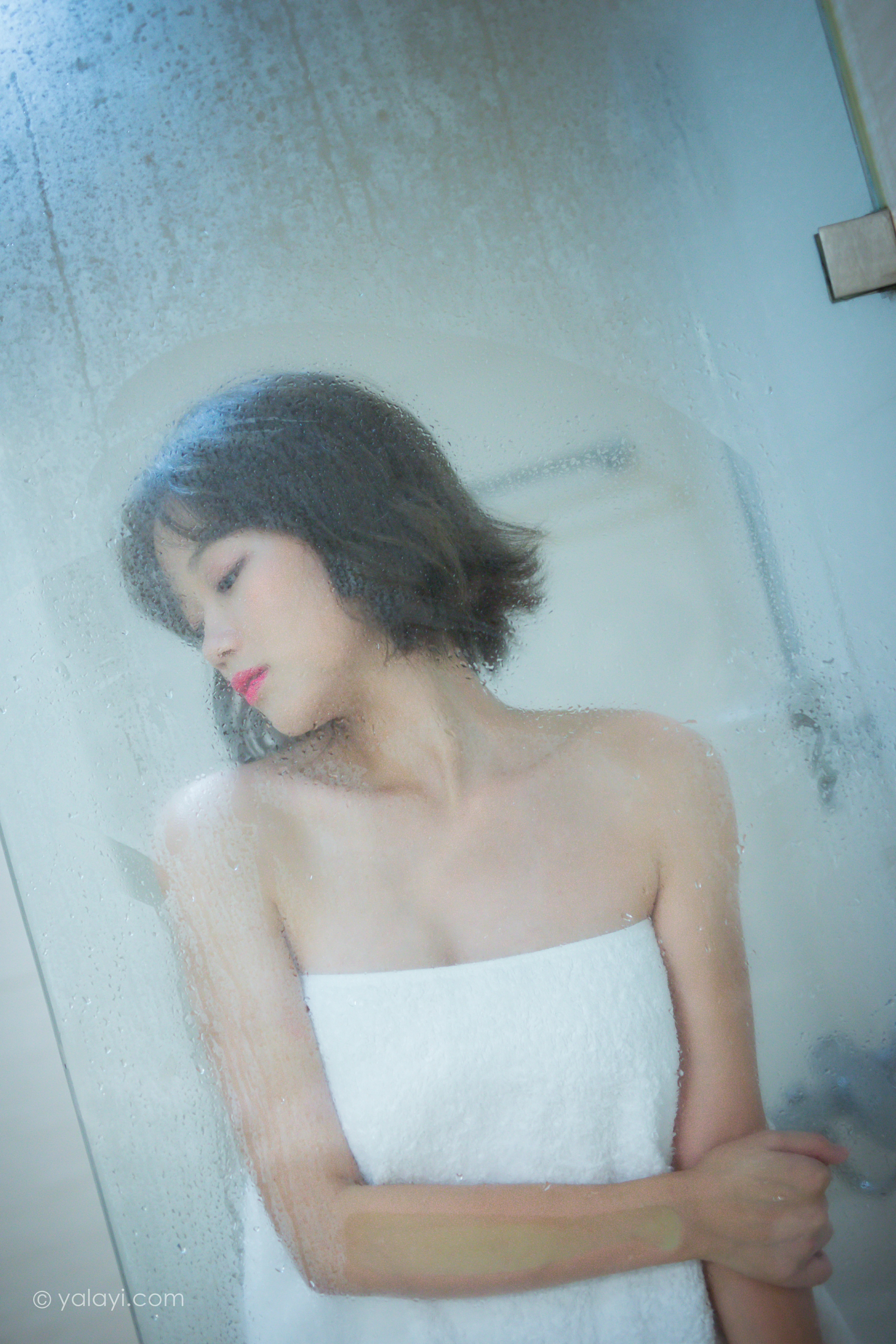[YALAYI雅拉伊]NO.840 愿你晚安 良子 白色浴巾与透视情趣内衣性感私房写真集第3张