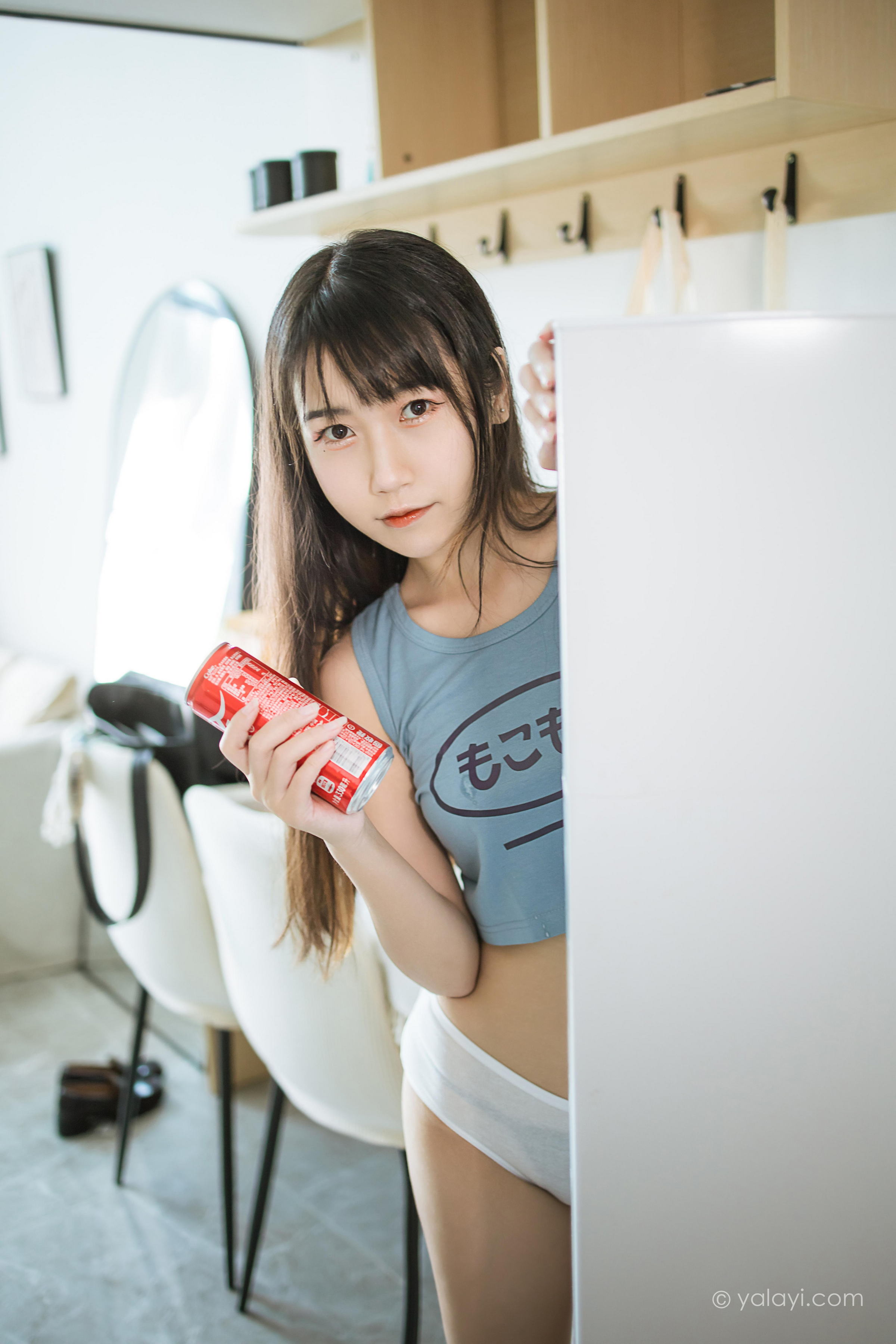 [YALAYI雅拉伊]2022.02.09 闲居在家 弈思 灰色小背心加白色绵袜居家清纯写真集第11张