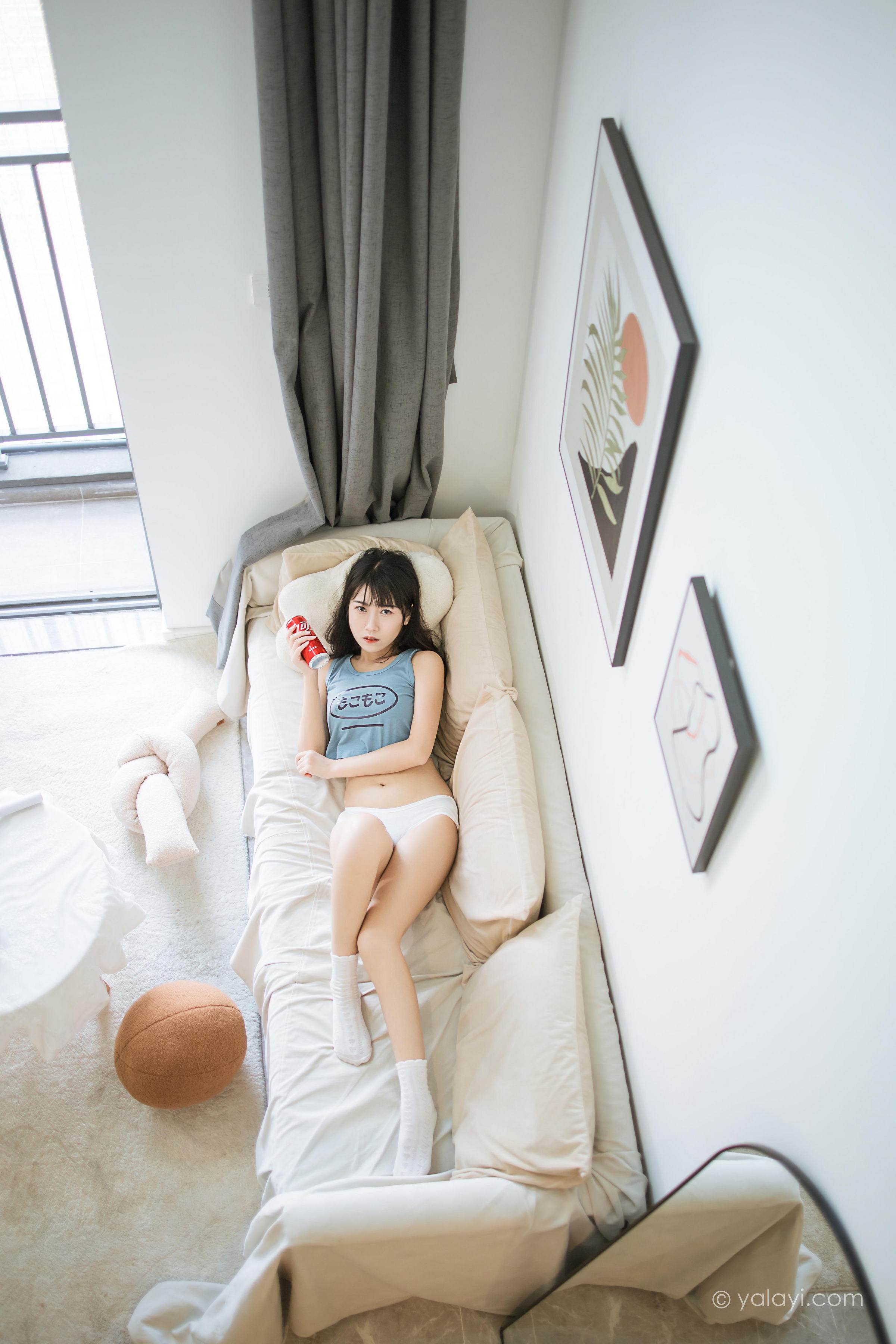 [YALAYI雅拉伊]2022.02.09 闲居在家 弈思 灰色小背心加白色绵袜居家清纯写真集第10张
