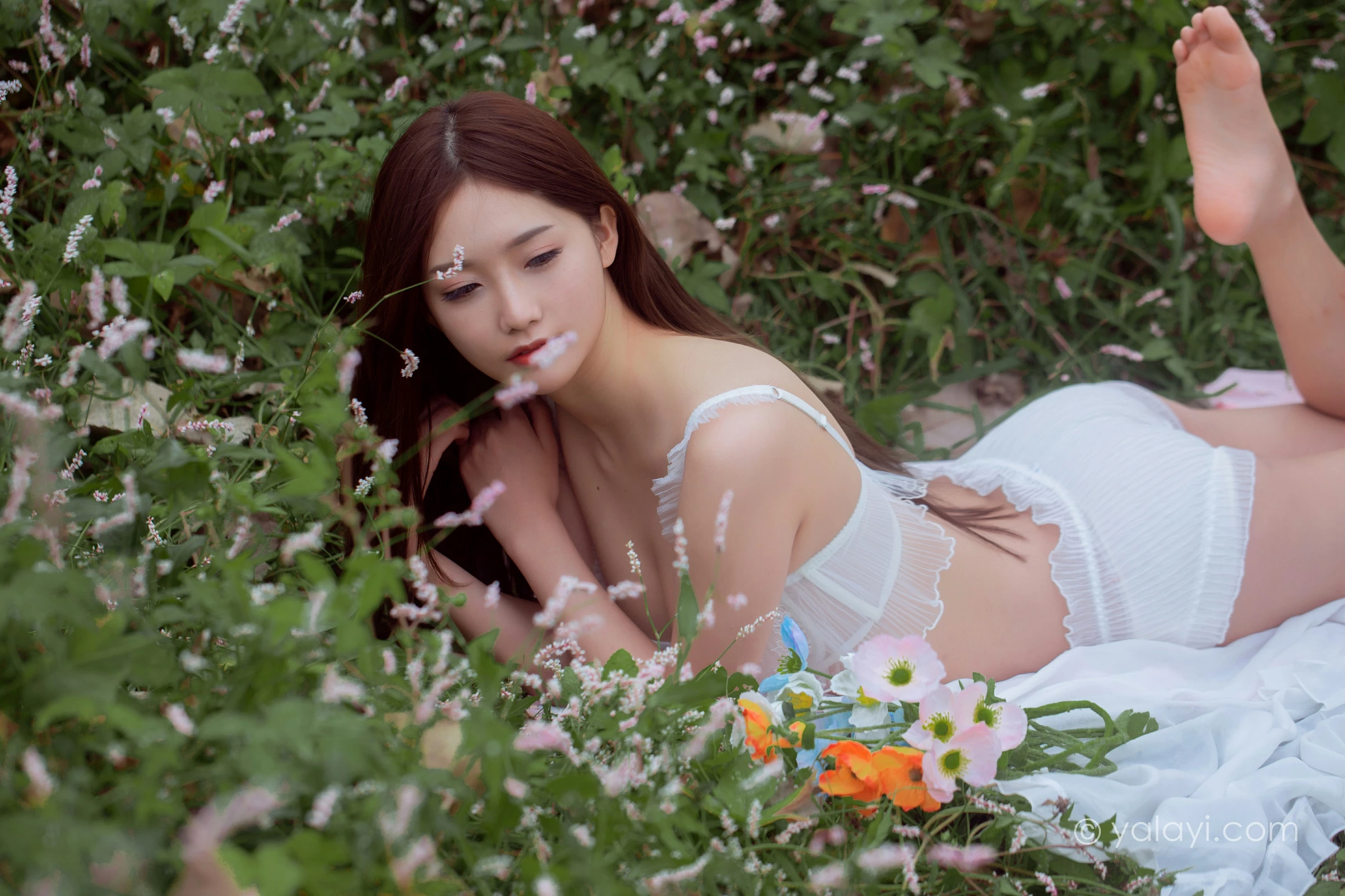 [YALAYI雅拉伊]NO.726 《找自己》 徐徐 白色抹胸蕾丝连衣裙加透视情趣内衣性感私房写真集第11张