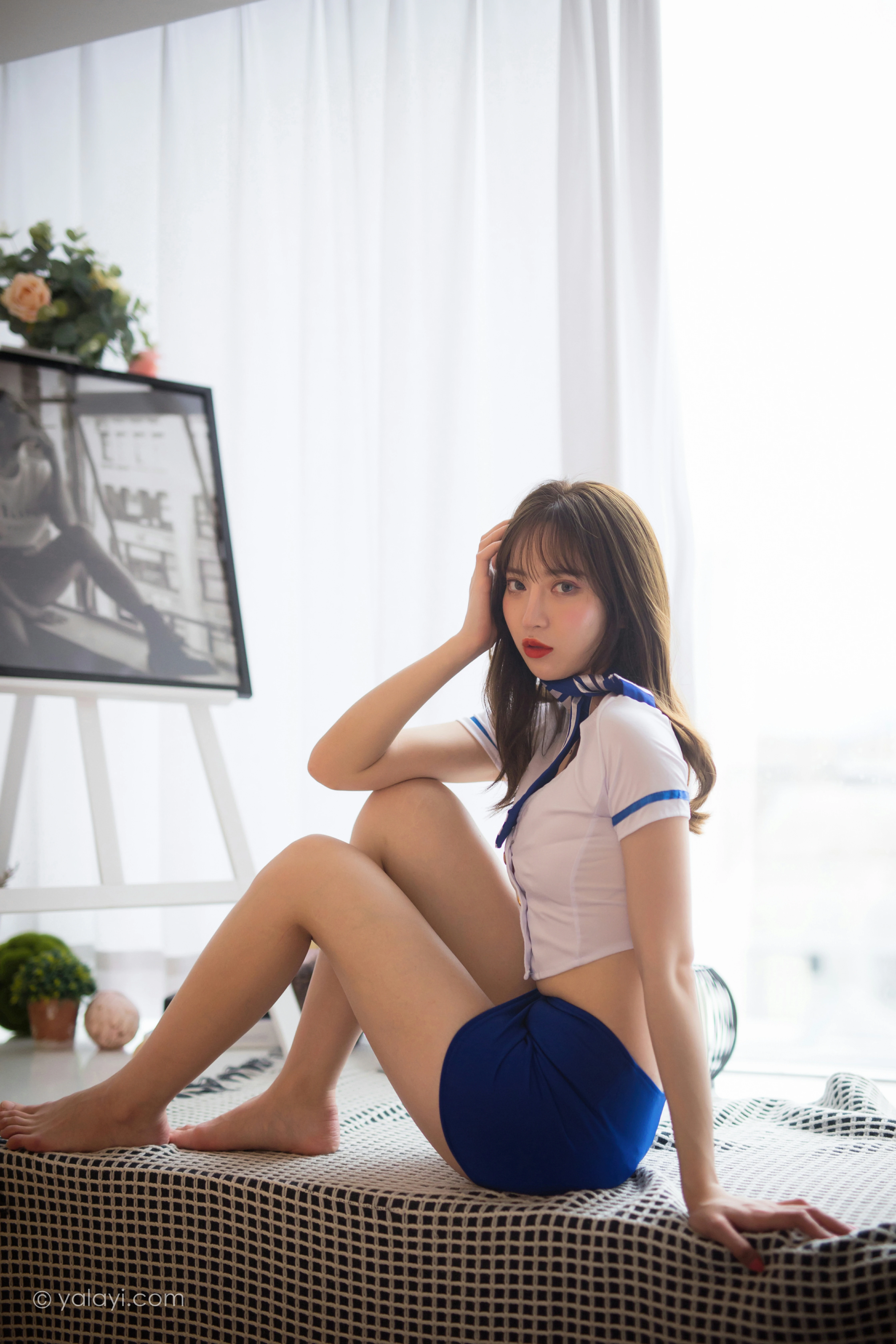 [YALAYI雅拉伊]NO.819 空中玩家 妍妍 性感情趣空姐制服加蓝色短裙私房写真集第4张