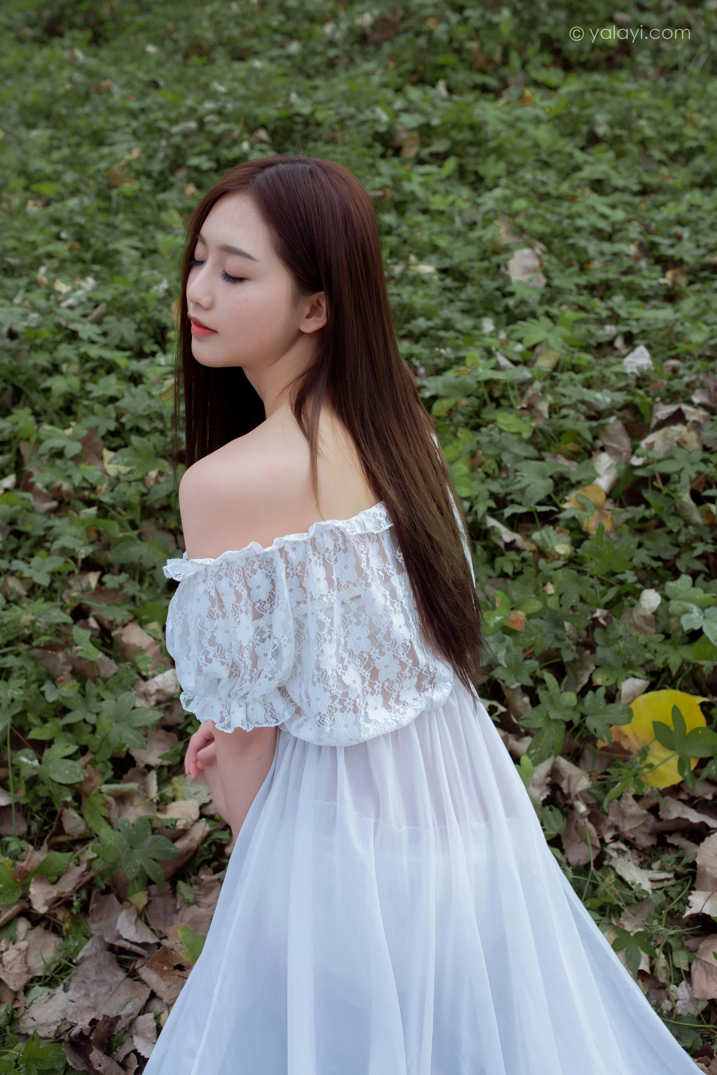 [YALAYI雅拉伊]NO.726 《找自己》 徐徐 白色抹胸蕾丝连衣裙加透视情趣内衣性感私房写真集第2张